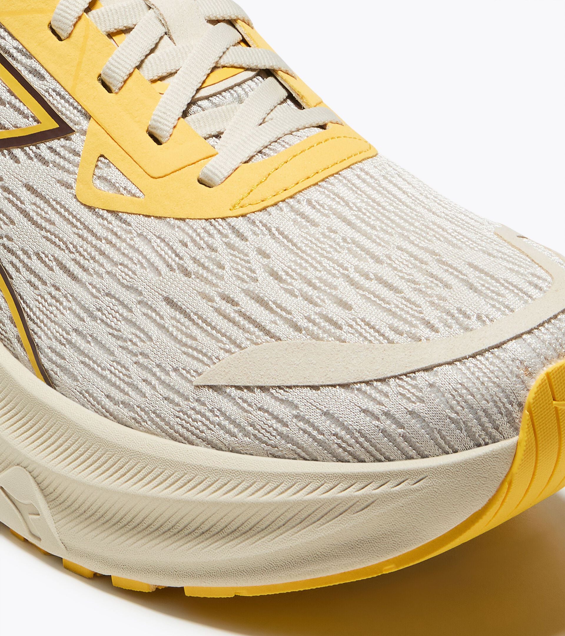 Running shoe - Comfort and stability - Men's NUCLEO 2 ALMOND MILK  /DAFFODIL - Diadora