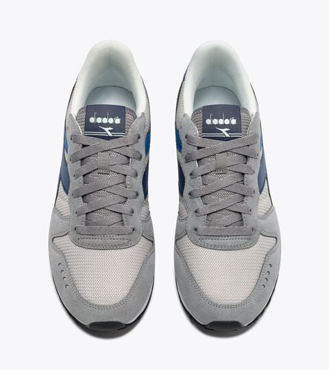 Zapatilla de ante - Para todos los g&eacute;neros
 CAMARO M2 GRIGIO FINALE /BLU LAPIS - Diadora