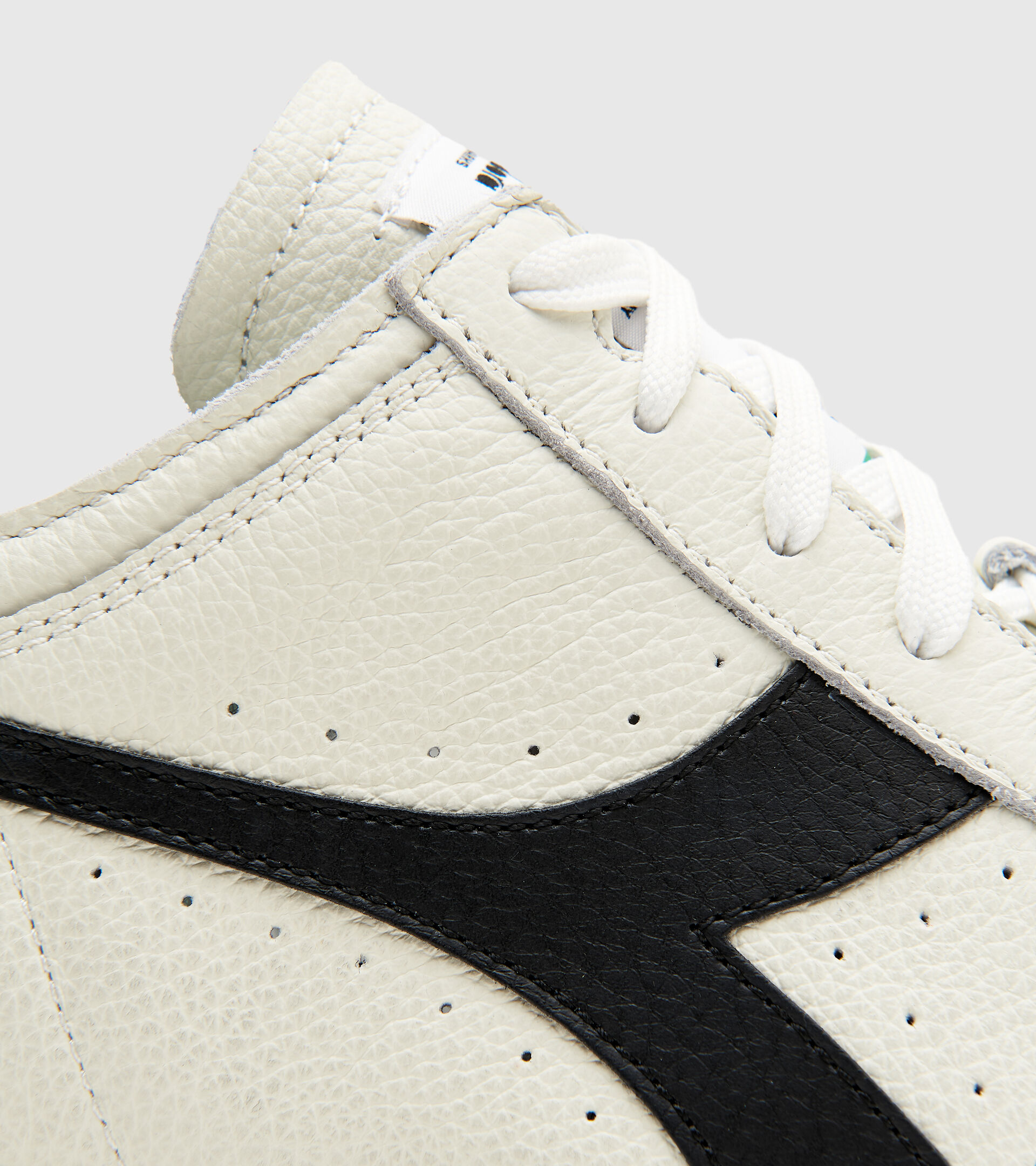 Sports shoes - Unisex GAME L WAXED ROW CUT WHITE/BLACK - Diadora