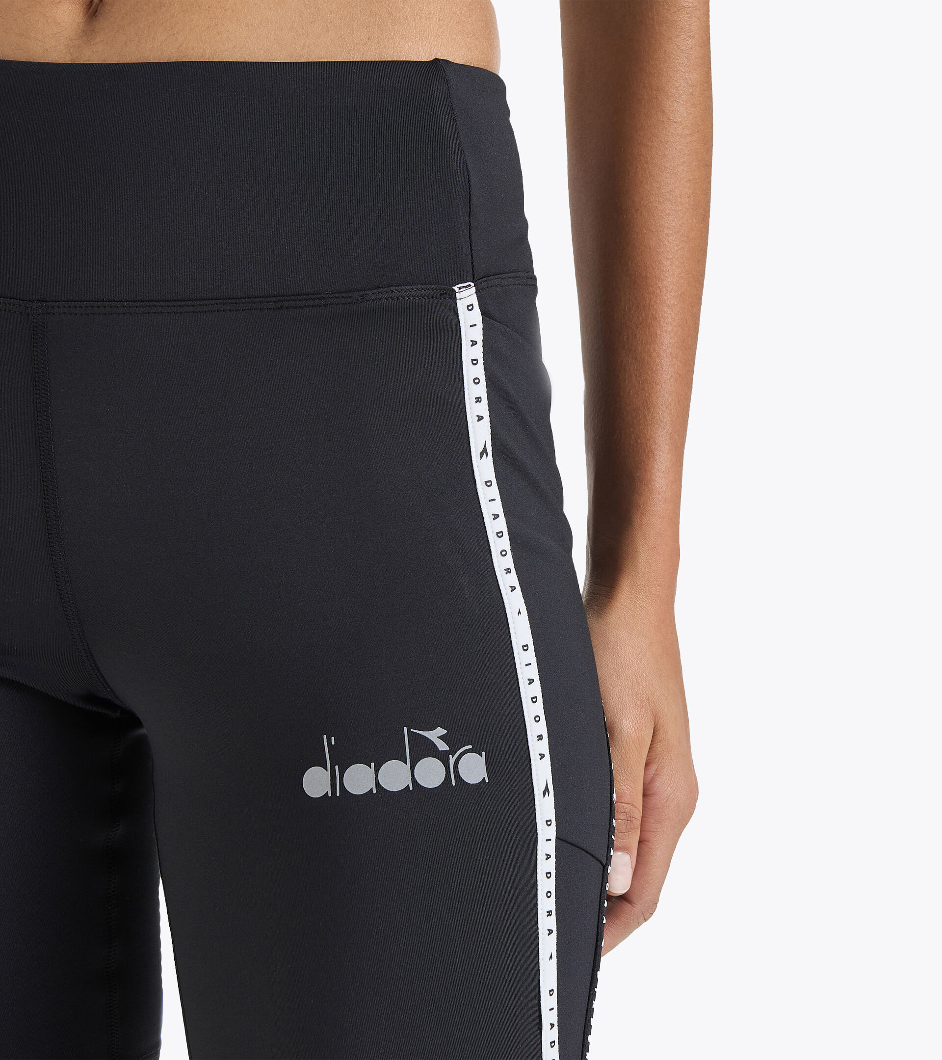 Running shorts - Women
L. BIKE SHORTS BE ONE POCKETS SCHWARZ - Diadora