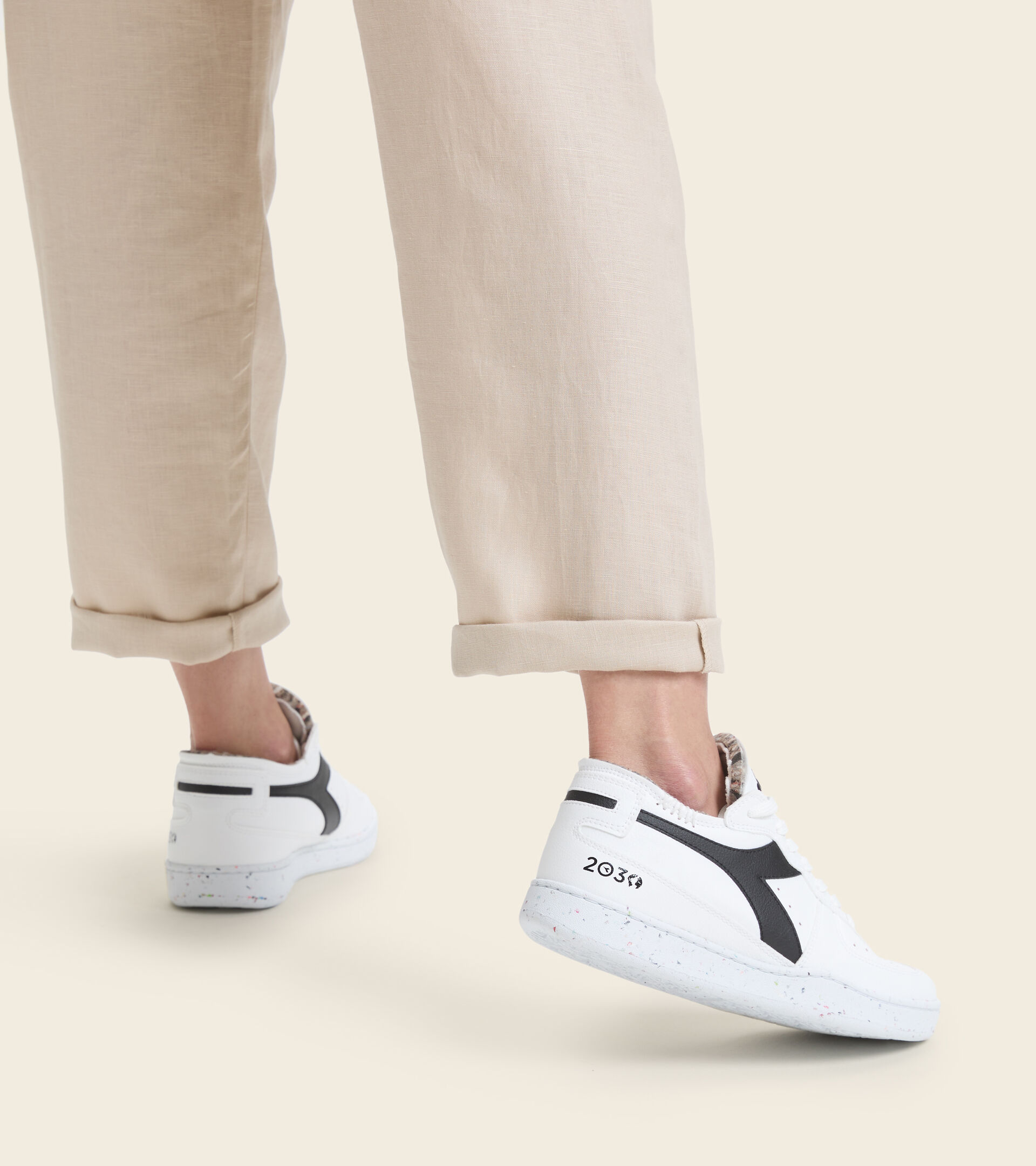 Heritage shoe - Unisex MI BASKET ROW CUT 2030 WHITE/BLACK - Diadora