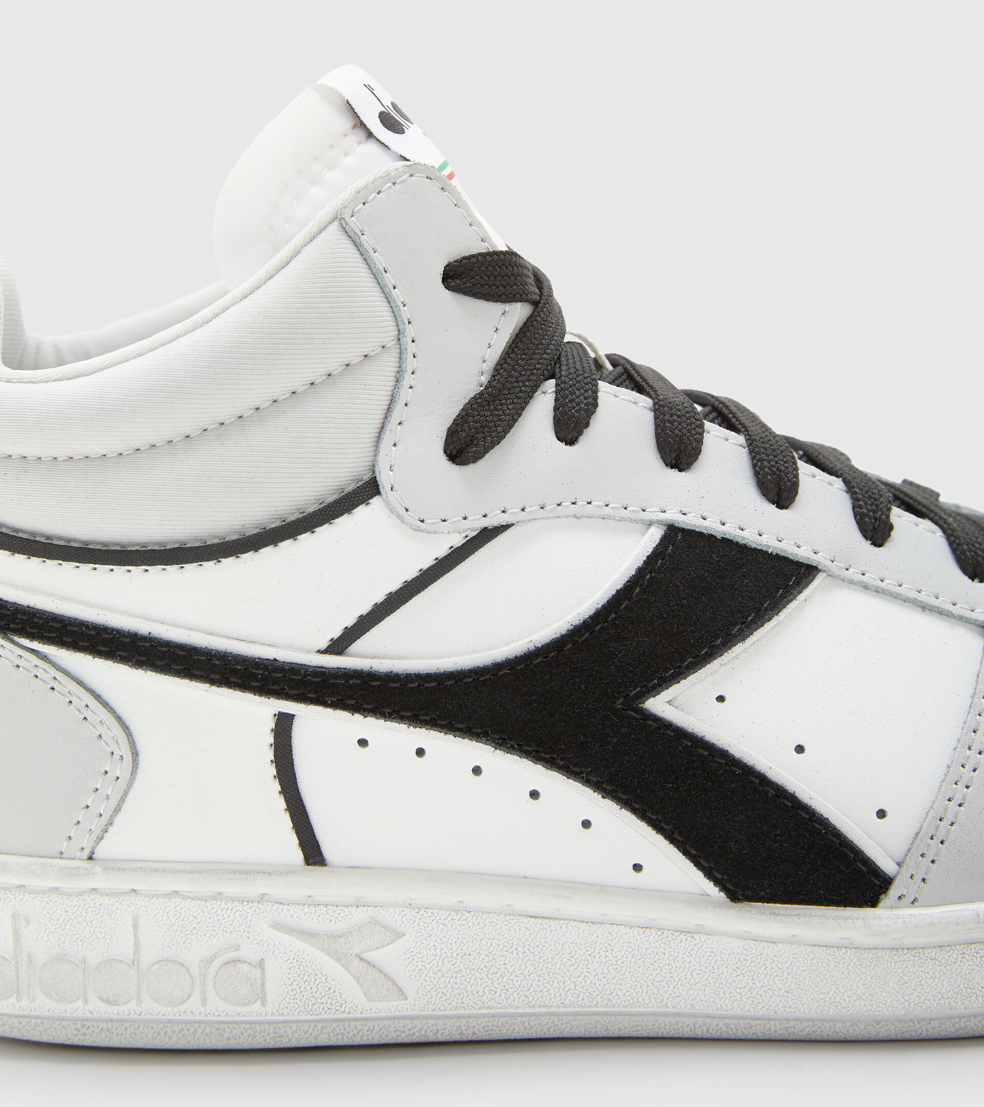 Sports shoe - Unisex MAGIC BASKET DEMI CUT ICONA LEATHER WHITE/LUNAR ROCK - Diadora