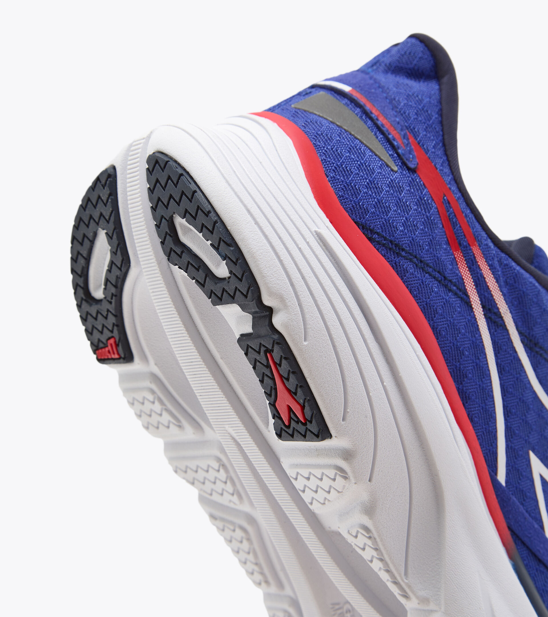 Running shoes - Men EQUIPE NUCLEO SURF THE WEB/WHITE/FIERY RED - Diadora