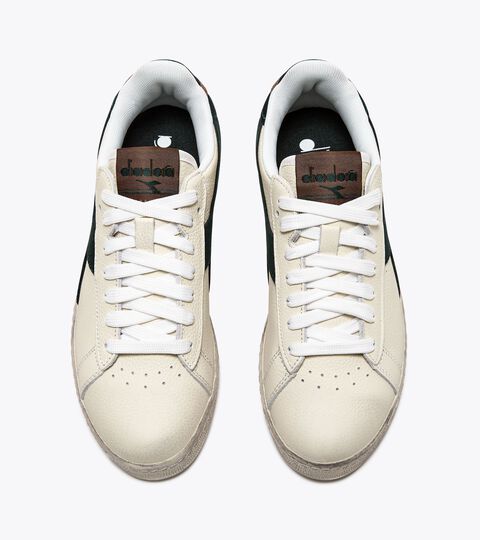 Sporty sneakers - All-Gender GAME L LOW WAXED SUEDE POP SCARAB - Diadora