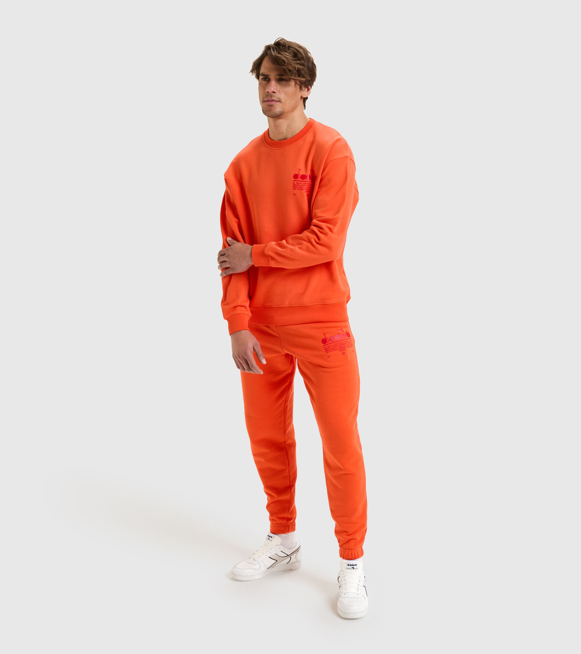 Sweat-shirt ras-de-cou en Coton - Unisexe SWEATSHIRT CREW MANIFESTO ORANGE VERMEIL - Diadora