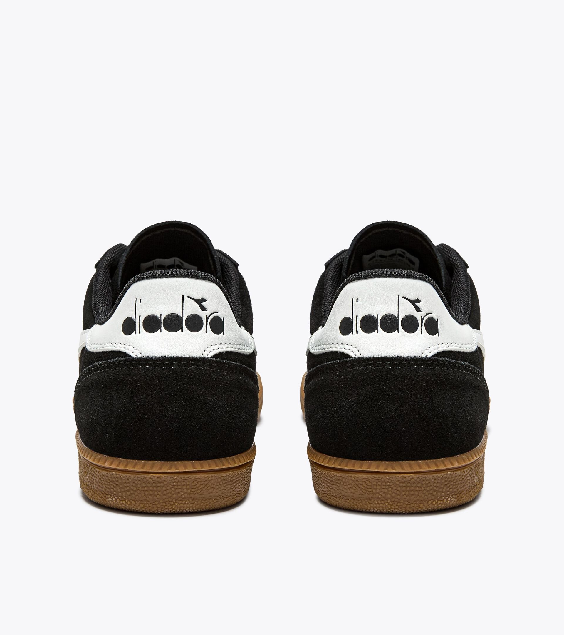 Sneaker in pelle - Per ogni genere
 TOKYO NERO - Diadora