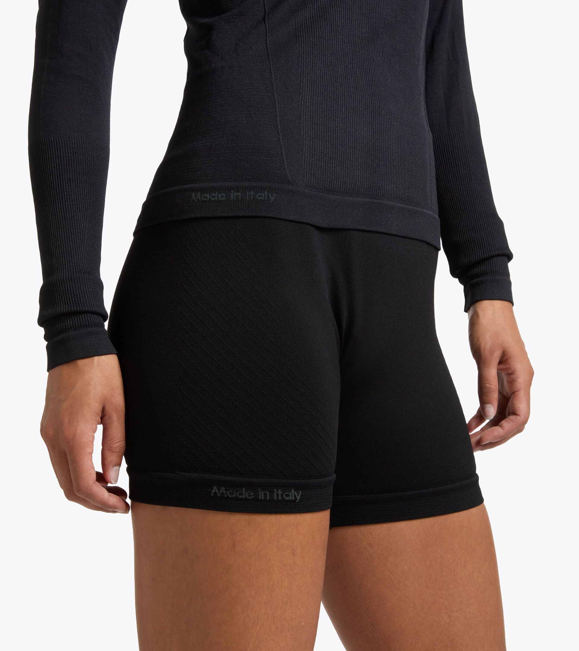 Thermoregulating Technical T-shirt - Running Made In Italy - Women&rsquo;s L. LS T-SHIRT STRATOUNO BLACK - Diadora