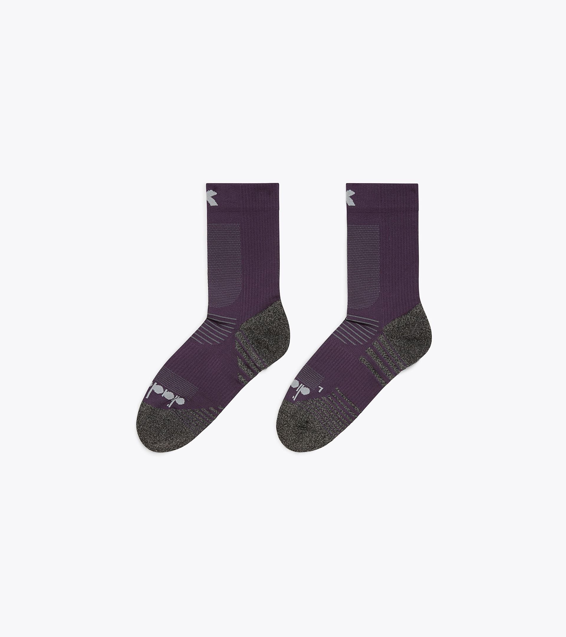 Calcetines de running - Para todos los g&eacute;neros STRATOUNO CREW SOCKS COMPOTA DE UVA - Diadora