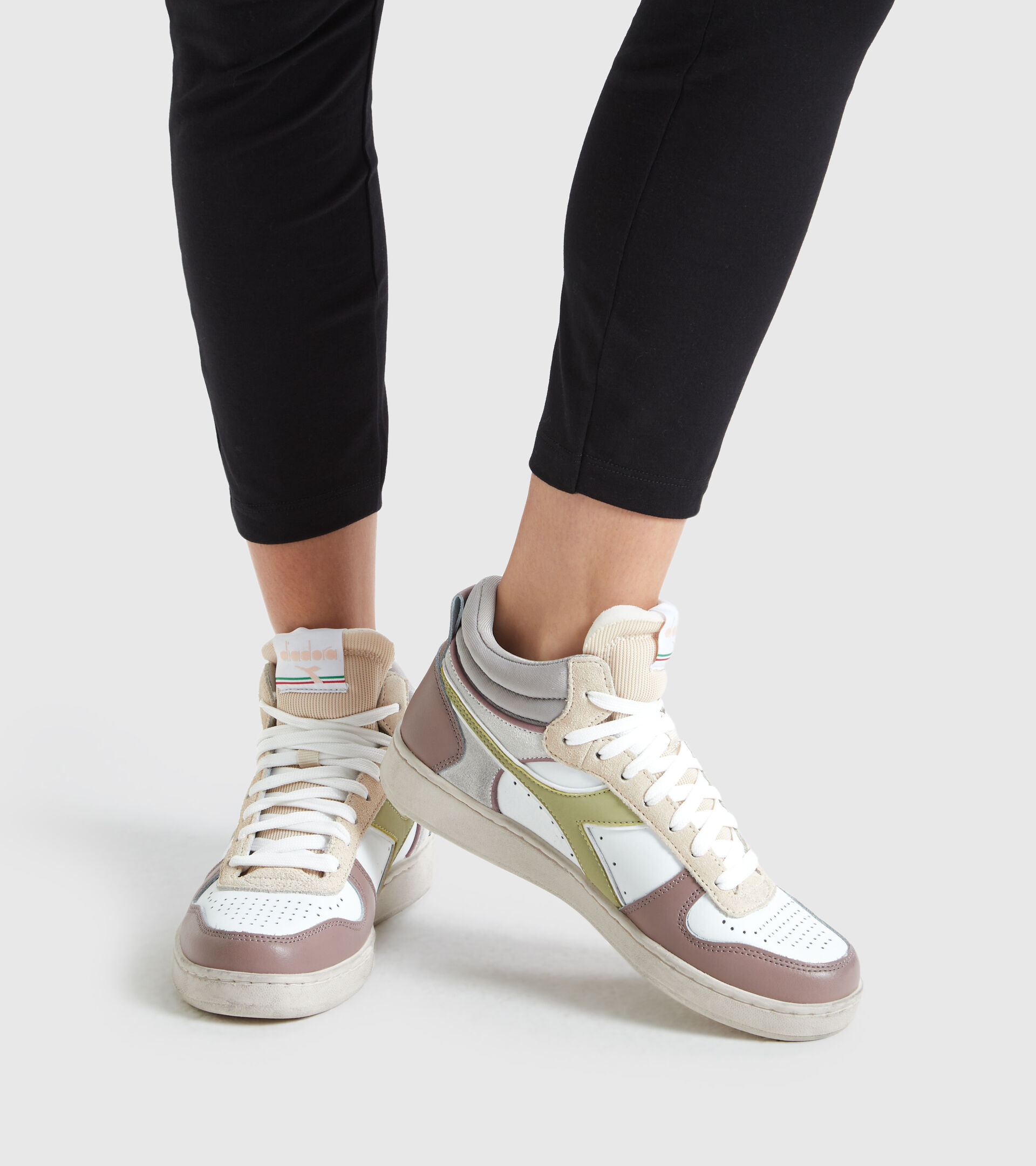 Sports shoes - Women MAGIC BASKET DEMI ICONA WN WHITE/ANTLER/FLINT GRAY - Diadora