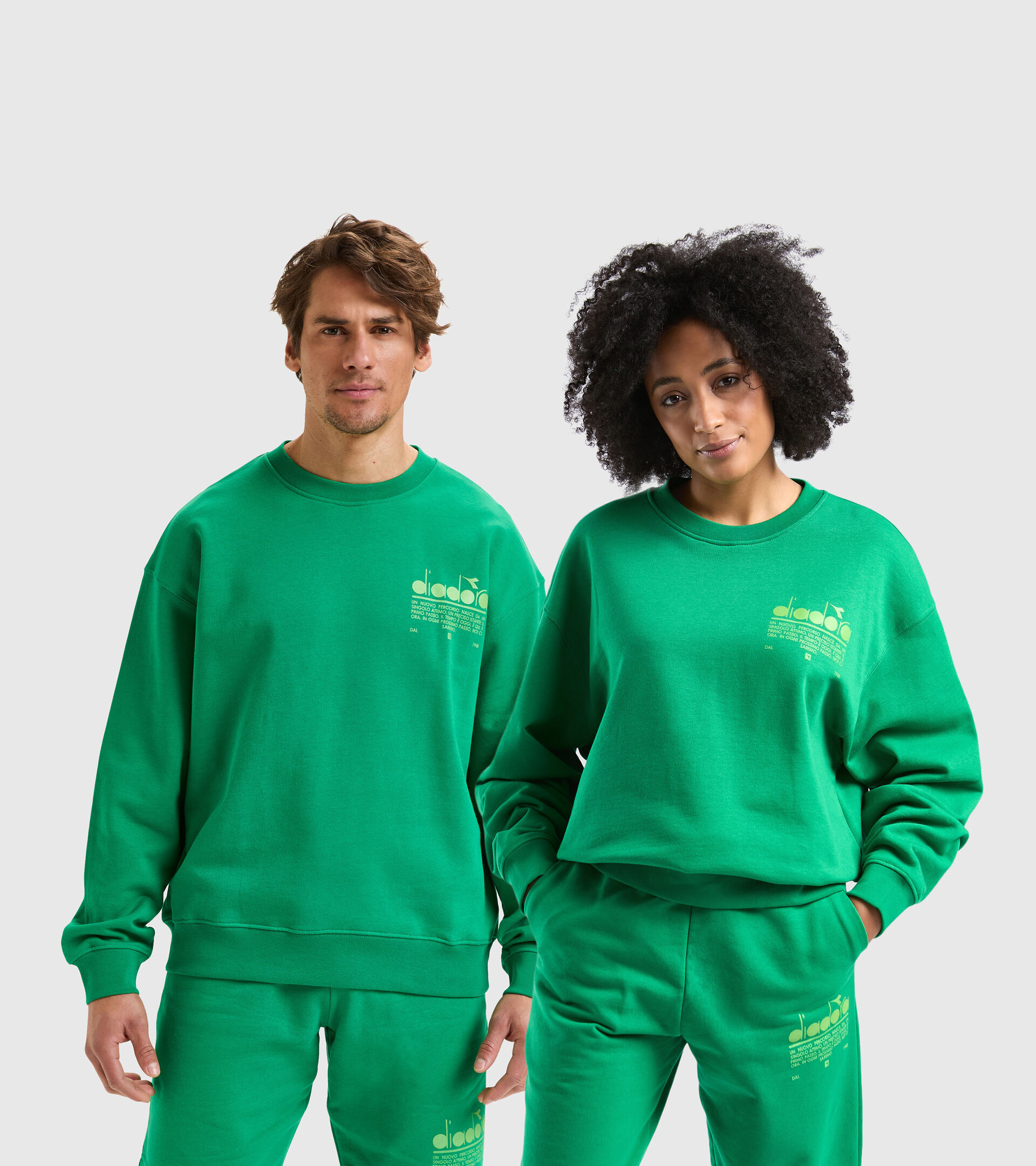 Rundhals-Sweatshirt aus aufgerauter Baumwolle - Unisex SWEATSHIRT CREW MANIFESTO FROHLICHGRUN - Diadora