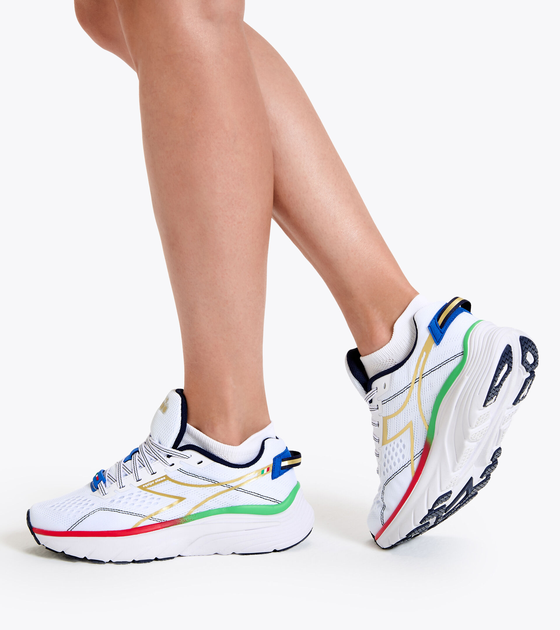Made in Italy - Running shoes - Womùen’s EQUIPE ATOMO W WHITE/GOLD - Diadora