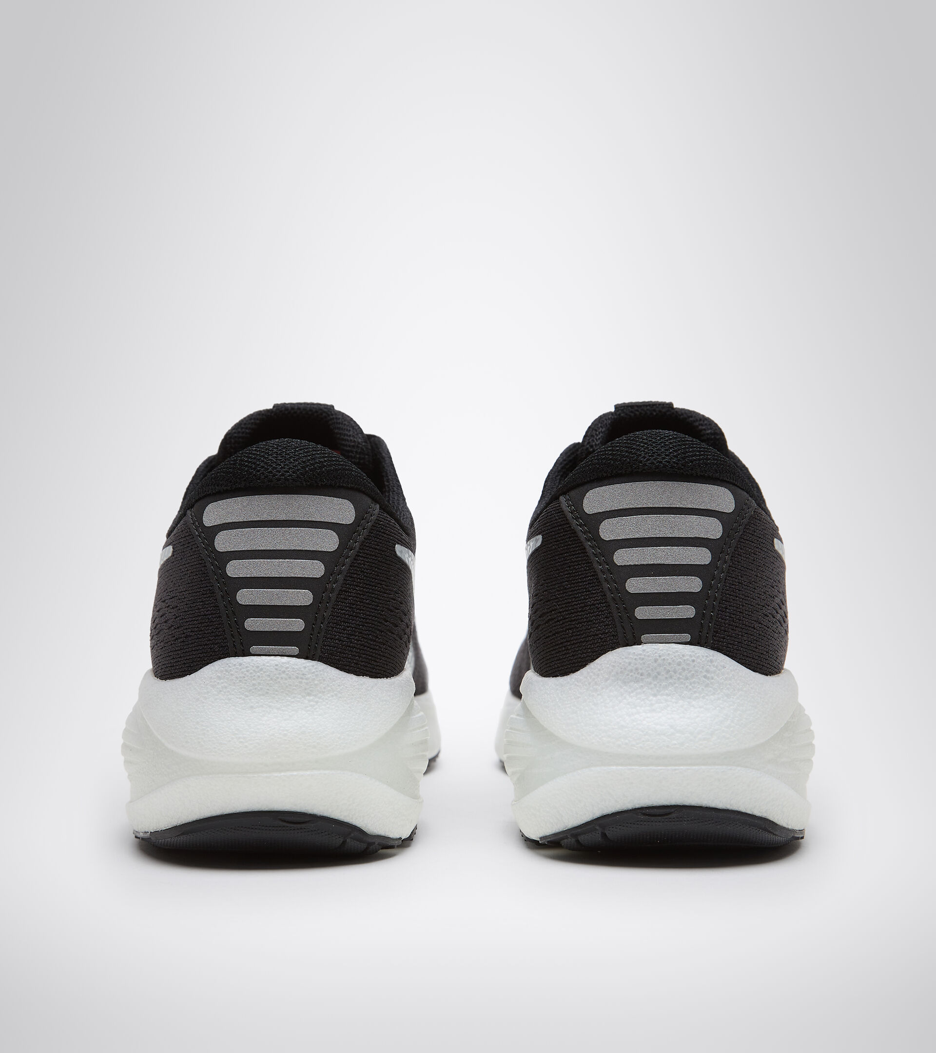Running shoes - Men FRECCIA BLACK/WHITE/FER.RED ITALY - Diadora