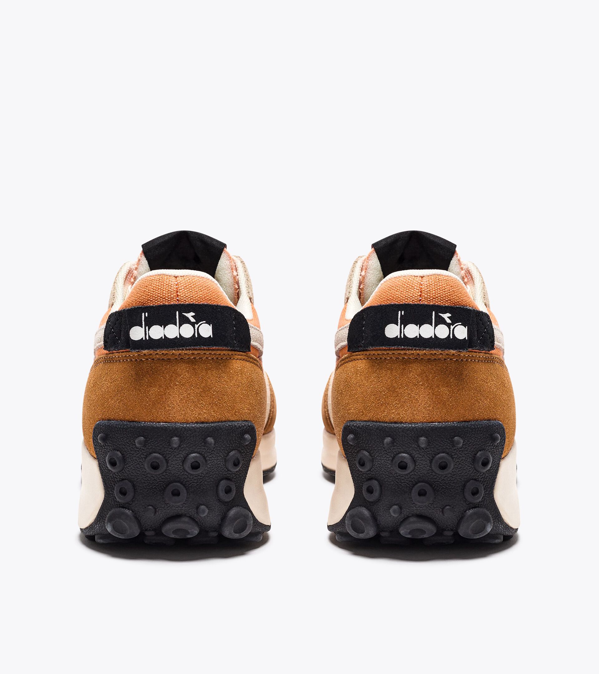 Sporty sneakers - All-Gender RACE SUEDE SW AUTUMN SUNSET/CATHAY SPICE - Diadora