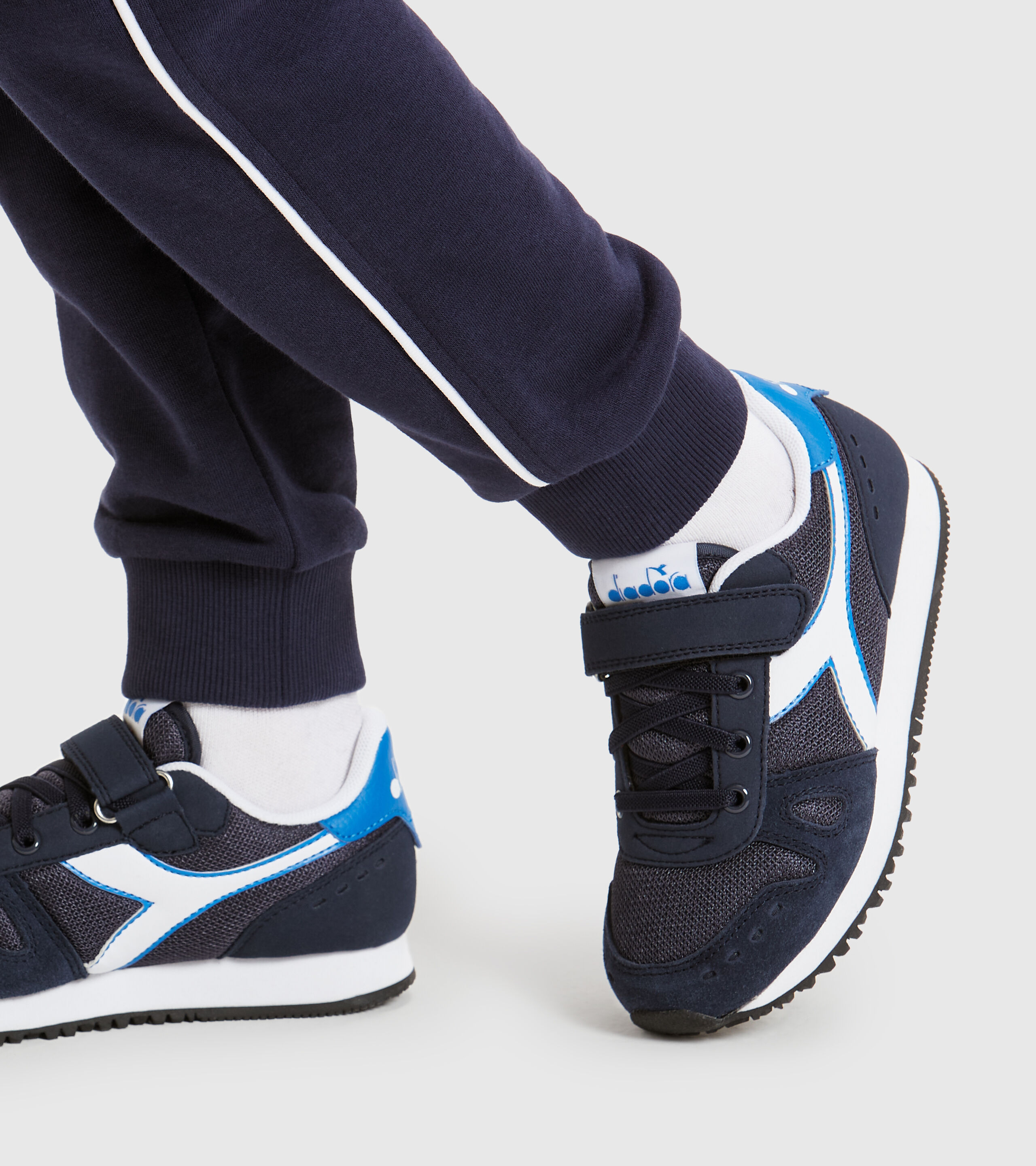 RRP £59.99 DF1 Infant Diadora Simple Run Blue Corsair/Silver Trainers 