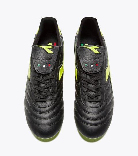 Bota de f&uacute;tbol Made in Italy para superficies compactas - Para todos los g&eacute;neros
 BRASIL ICON ITA OG LT+ MDPU NEGRO/AMARILLO FLUO DD - Diadora