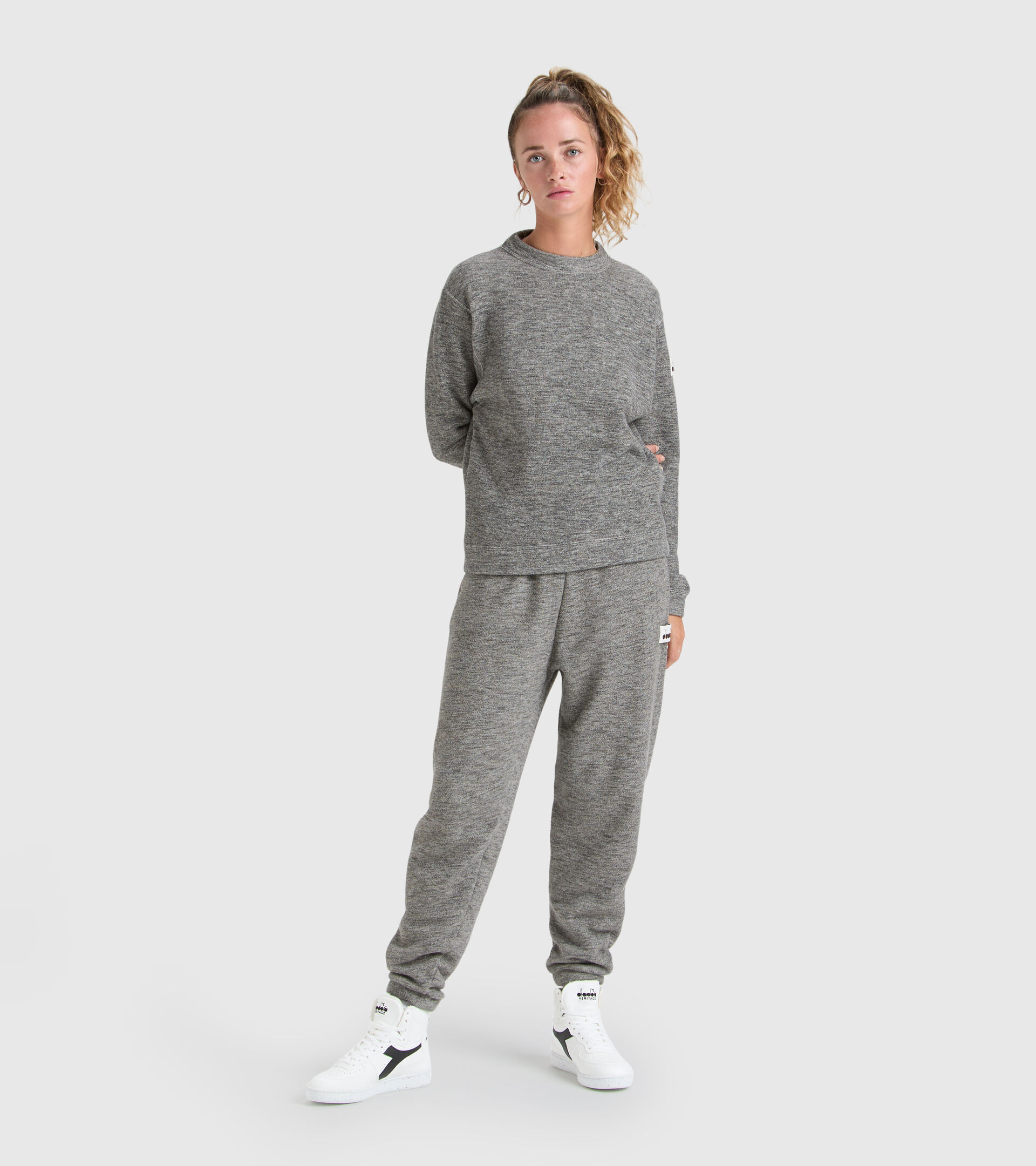 Sportlicher Sweater mit Rundhalsausschnitt - Damen L. SWEATSHIRT CREW MANIFESTO 2030 TURKE KOFFEE BRAUN MELANGE - Diadora