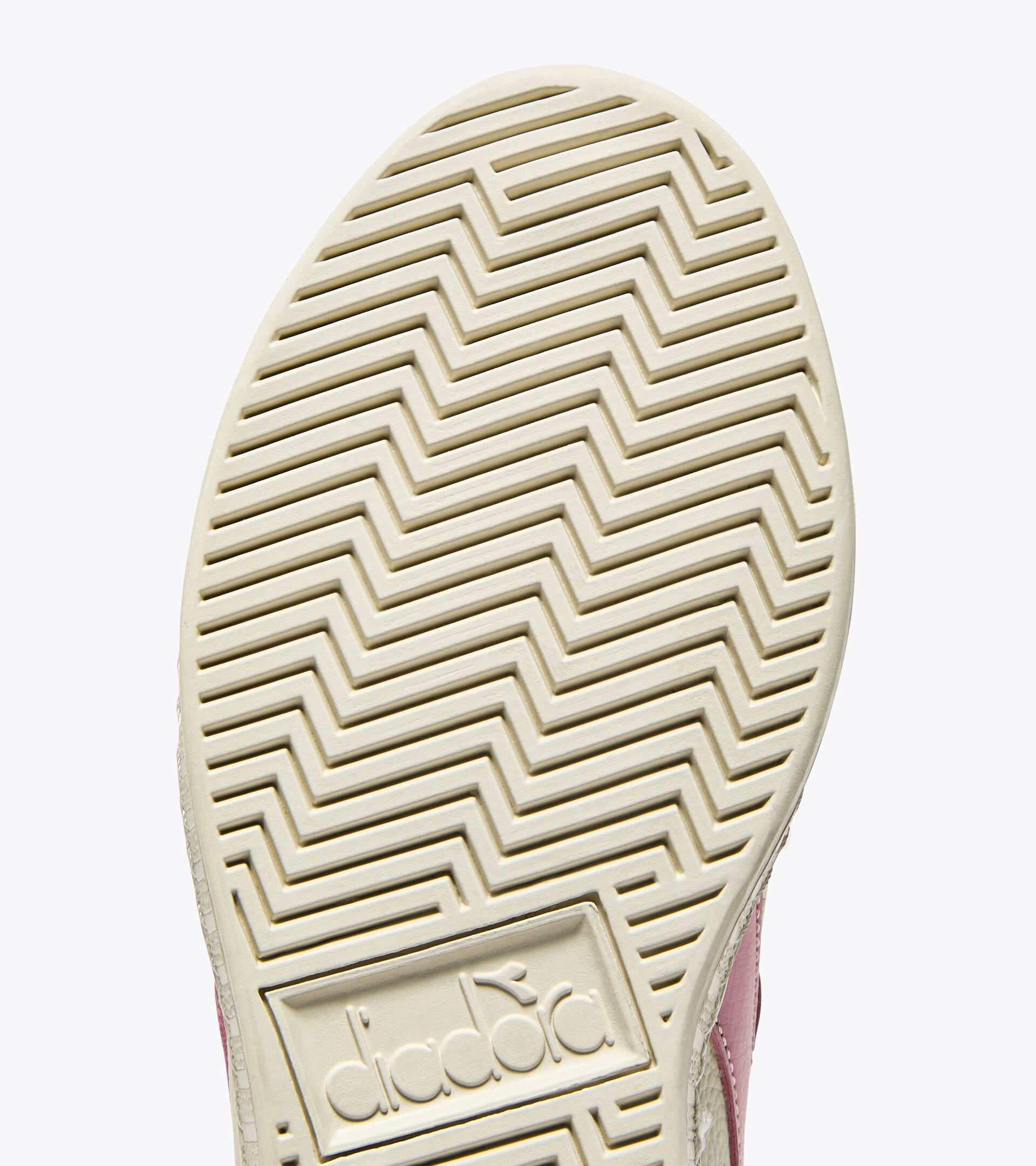Sporty sneakers - All-Gender GAME L LOW WAXED PINK BLUSH - Diadora