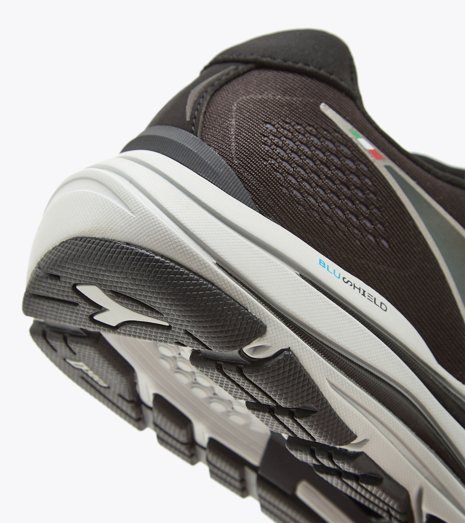 Running shoes - Women MYTHOS BLUSHIELD 7 VORTICE HIP W BLACK/SILVER - Diadora