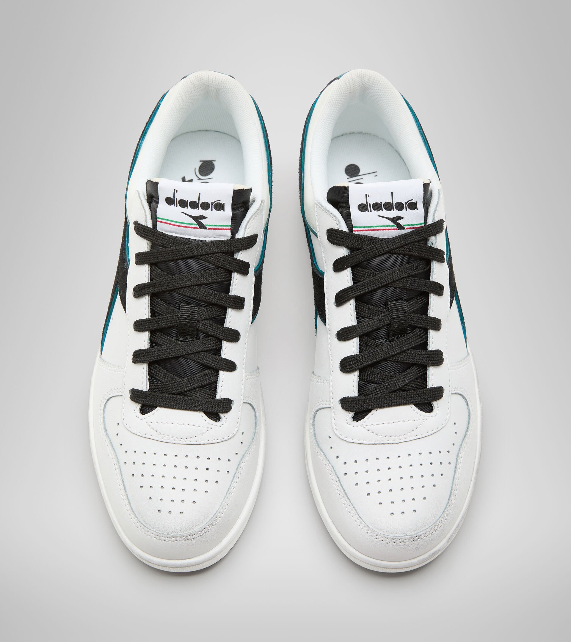 Sports shoes - Unisex MAGIC BASKET LOW ICONA LEATHER WHITE/BLACK/PACIFIC - Diadora