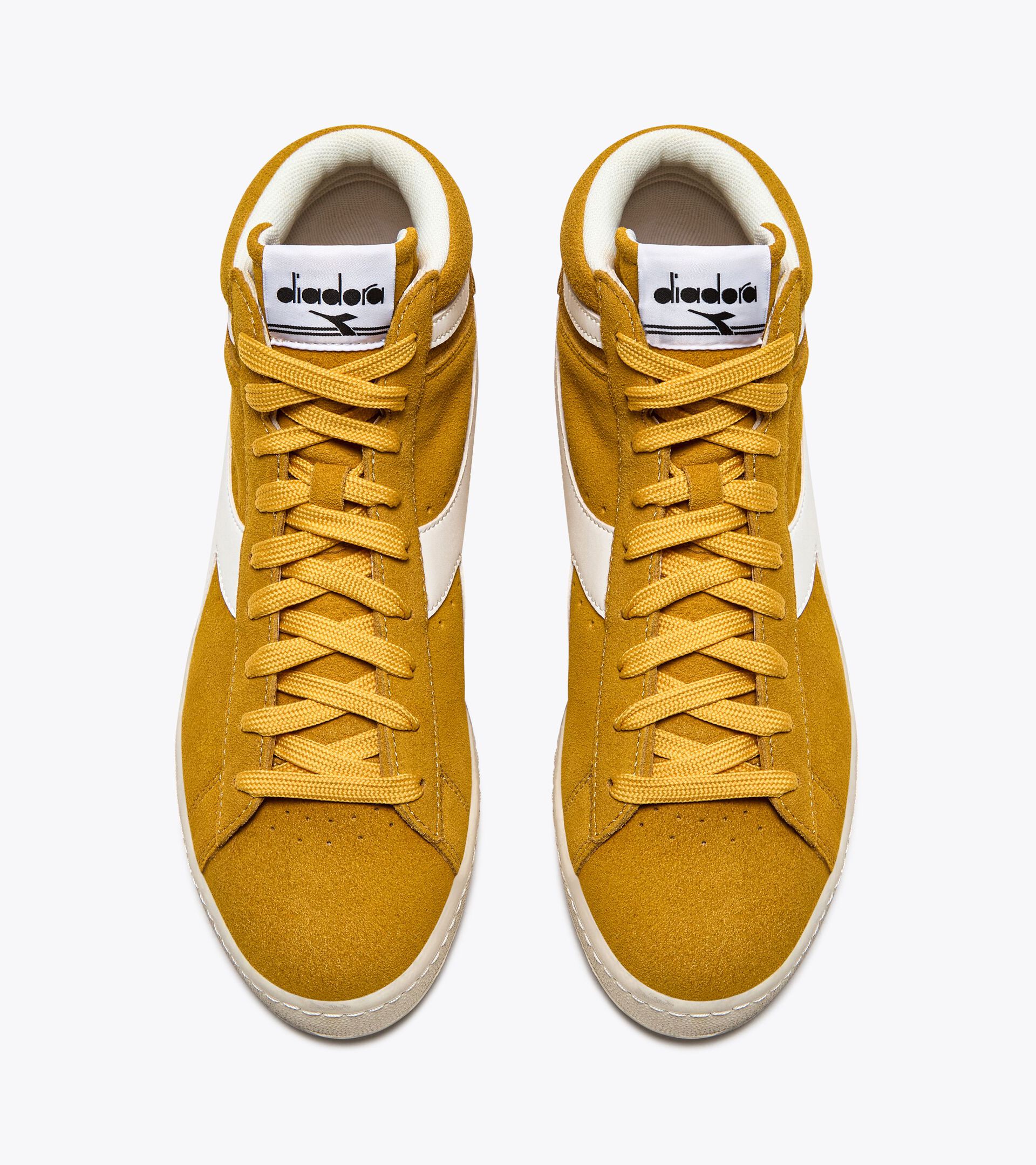 Sporty sneakers - All-Gender GAME L HIGH SUEDE WAXED YELLOW OCHRE - Diadora