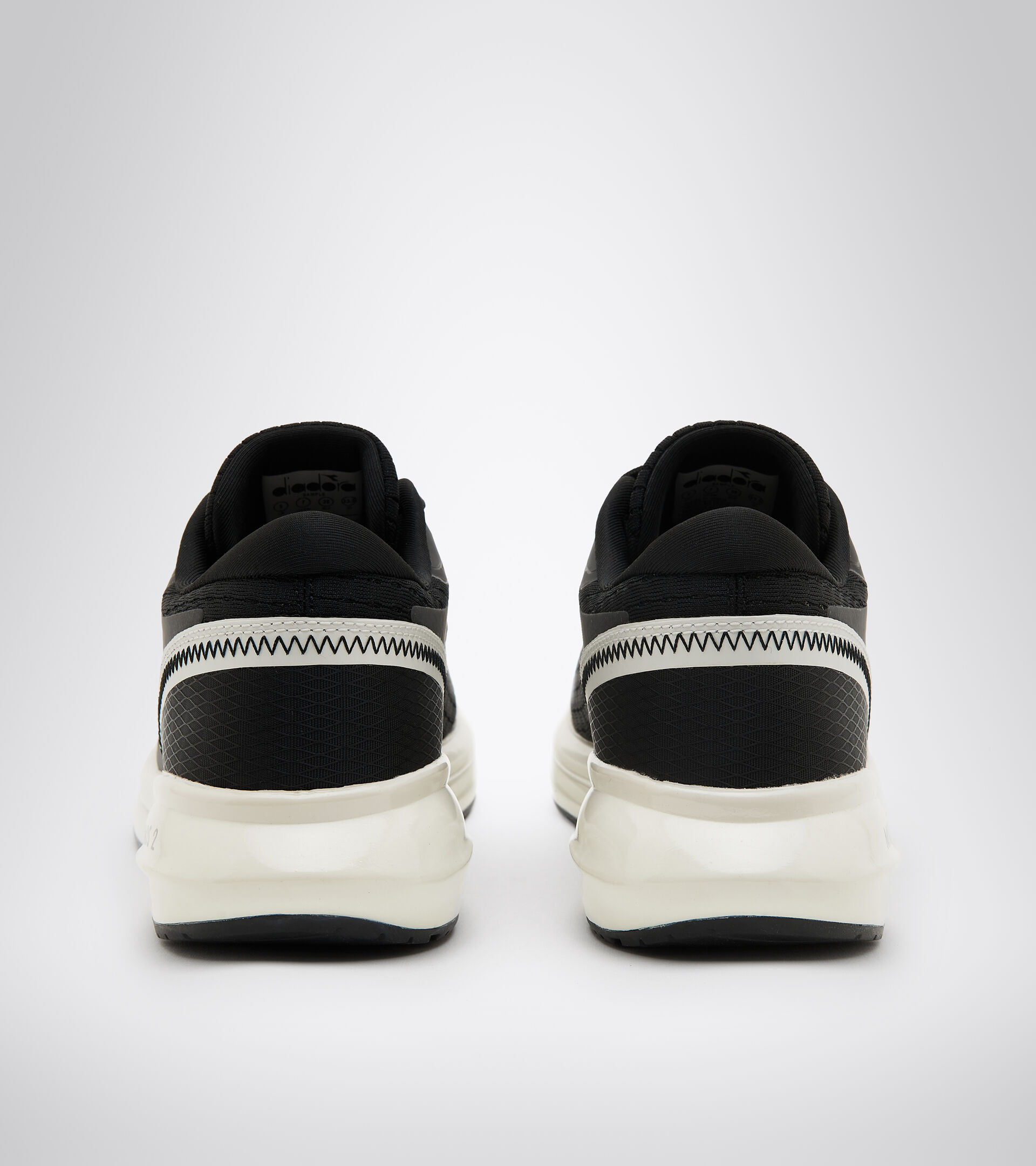 Chaussures de running - Femme MYTHOS MDS 2 W NOIR/BLANC (C7406) - Diadora