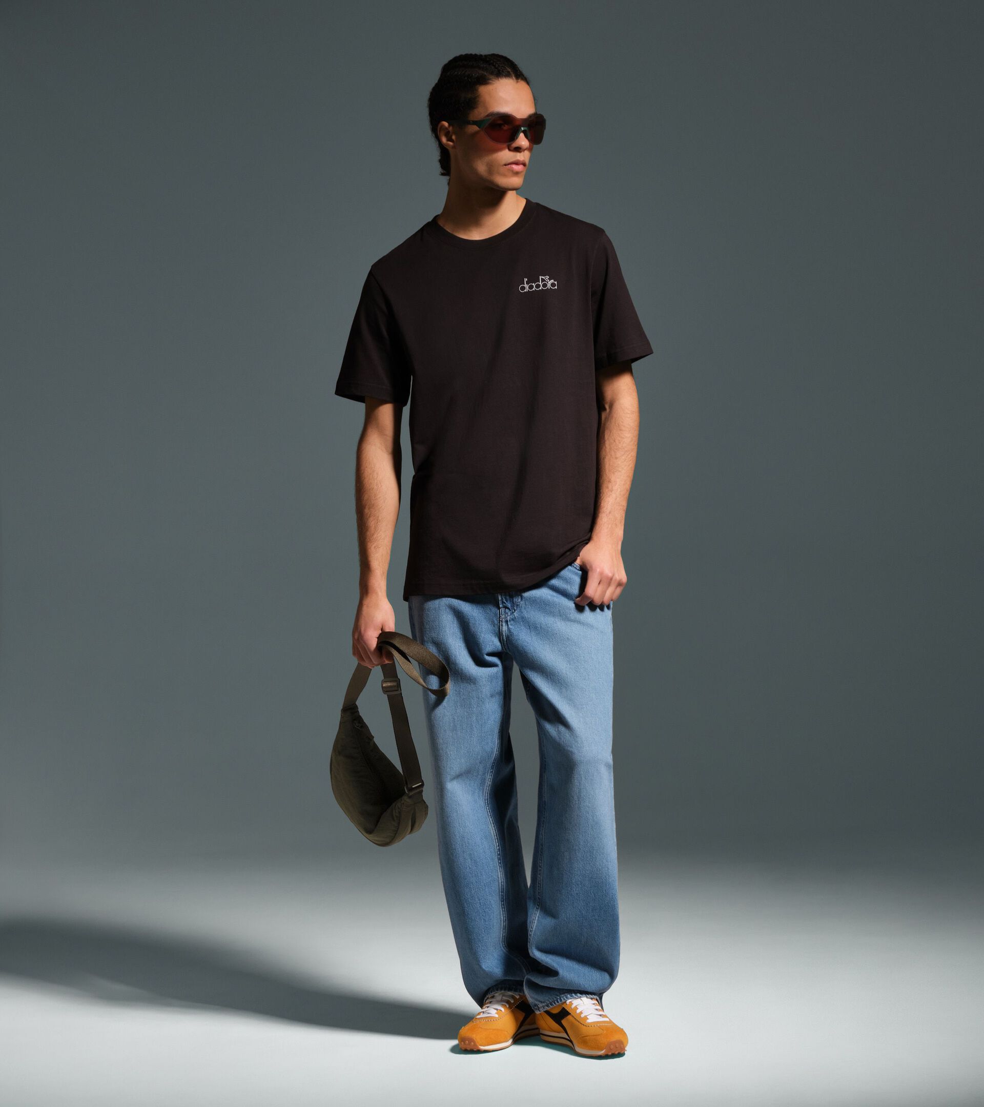 T-shirt Logo - Uomo
 T-SHIRT SS LOGO EXC. I NERO - Diadora