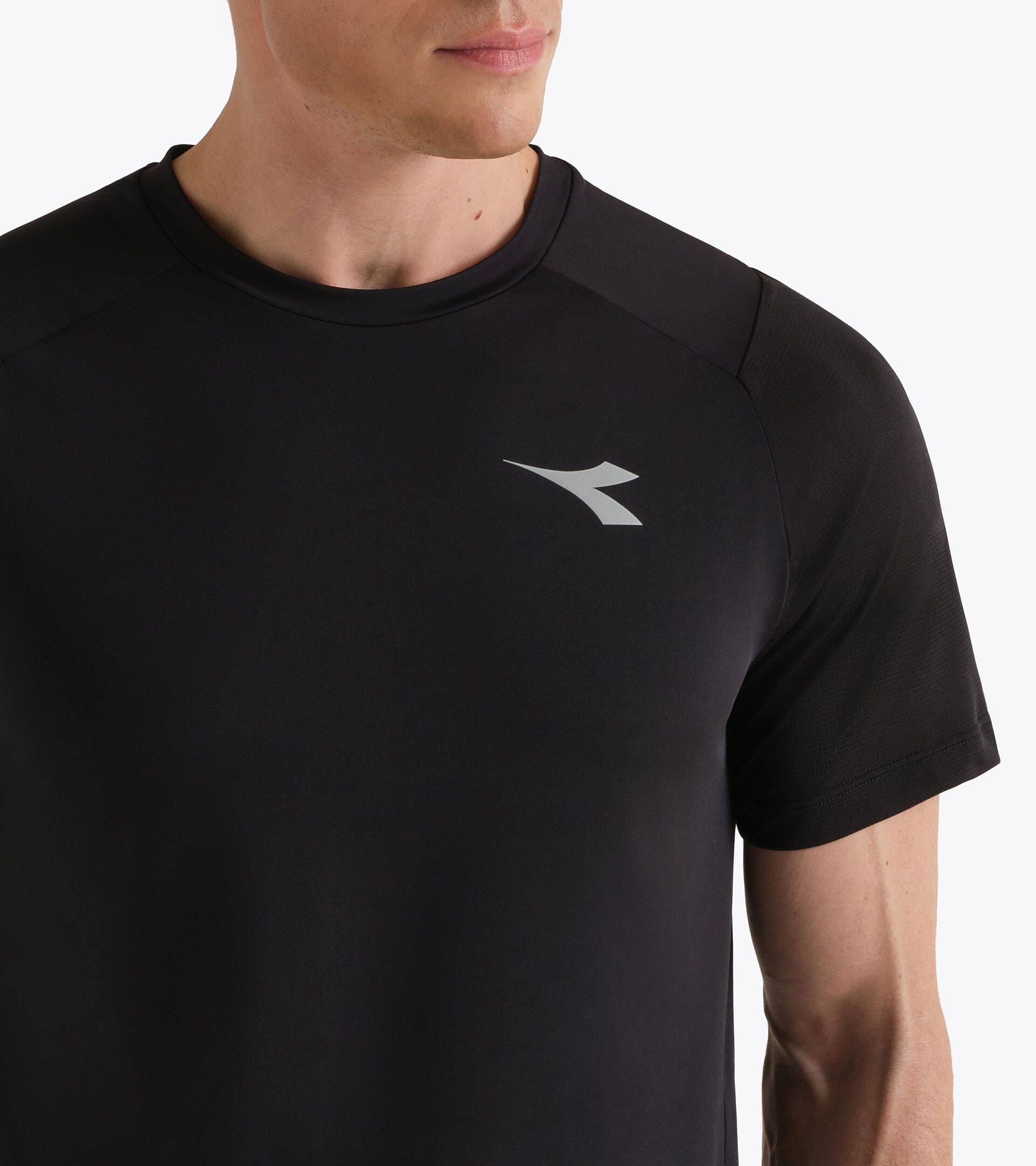Camiseta de running  - Transpiraci&oacute;n y confort - Hombre SS T-SHIRT TECH NEGRO - Diadora
