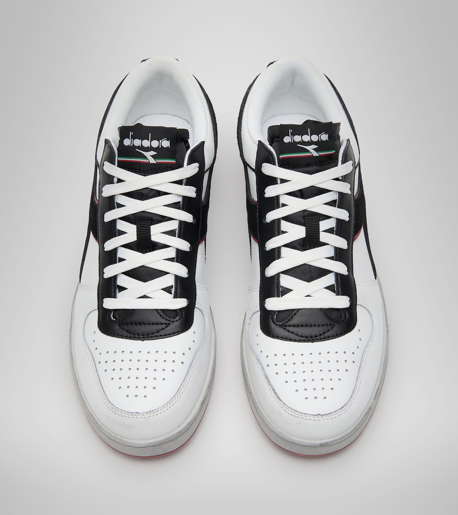 Sports shoes - Unisex MAGIC BASKET LOW ICONA LEATHER WHITE/RED GRANATA - Diadora