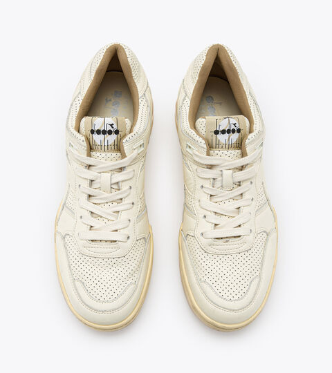 B.560 APULIA USED ITALIA, BLANC PAPYRUS Chaussures Heritage - Unisexe B.560 APULIA USED ITALIA BLANC PAPYRUS - Diadora