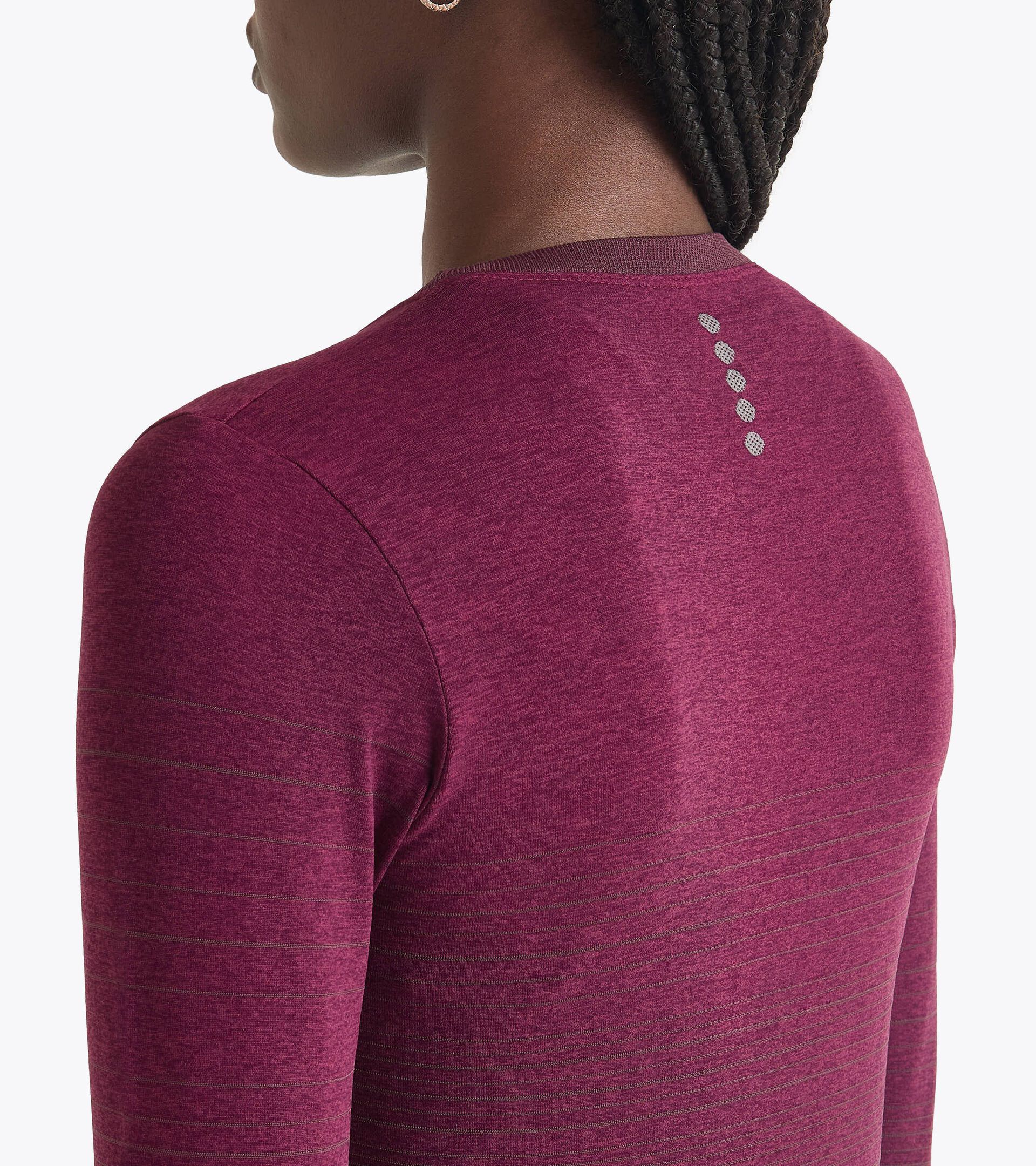 Long-sleeved, technical t-shirt for temperature control - Running - Women’s
L. LS T-SHIRT STRATOUNO MAROON BANNER - Diadora