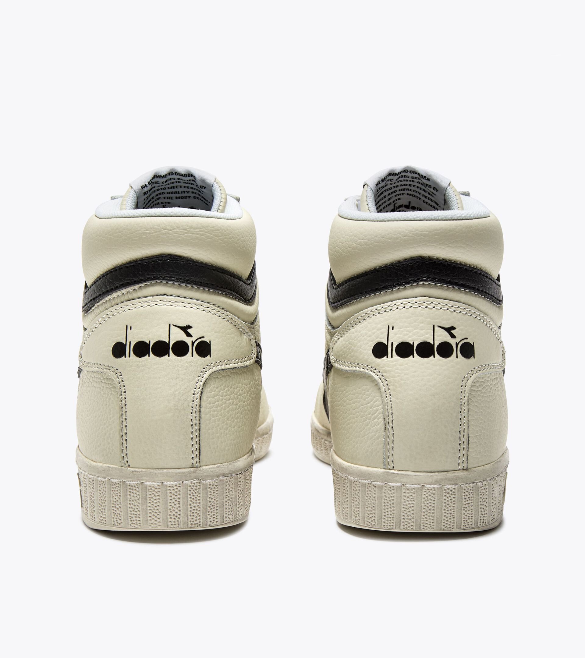 Sporty sneakers - All-Gender GAME L HIGH WAXED WHITE/BLACK - Diadora