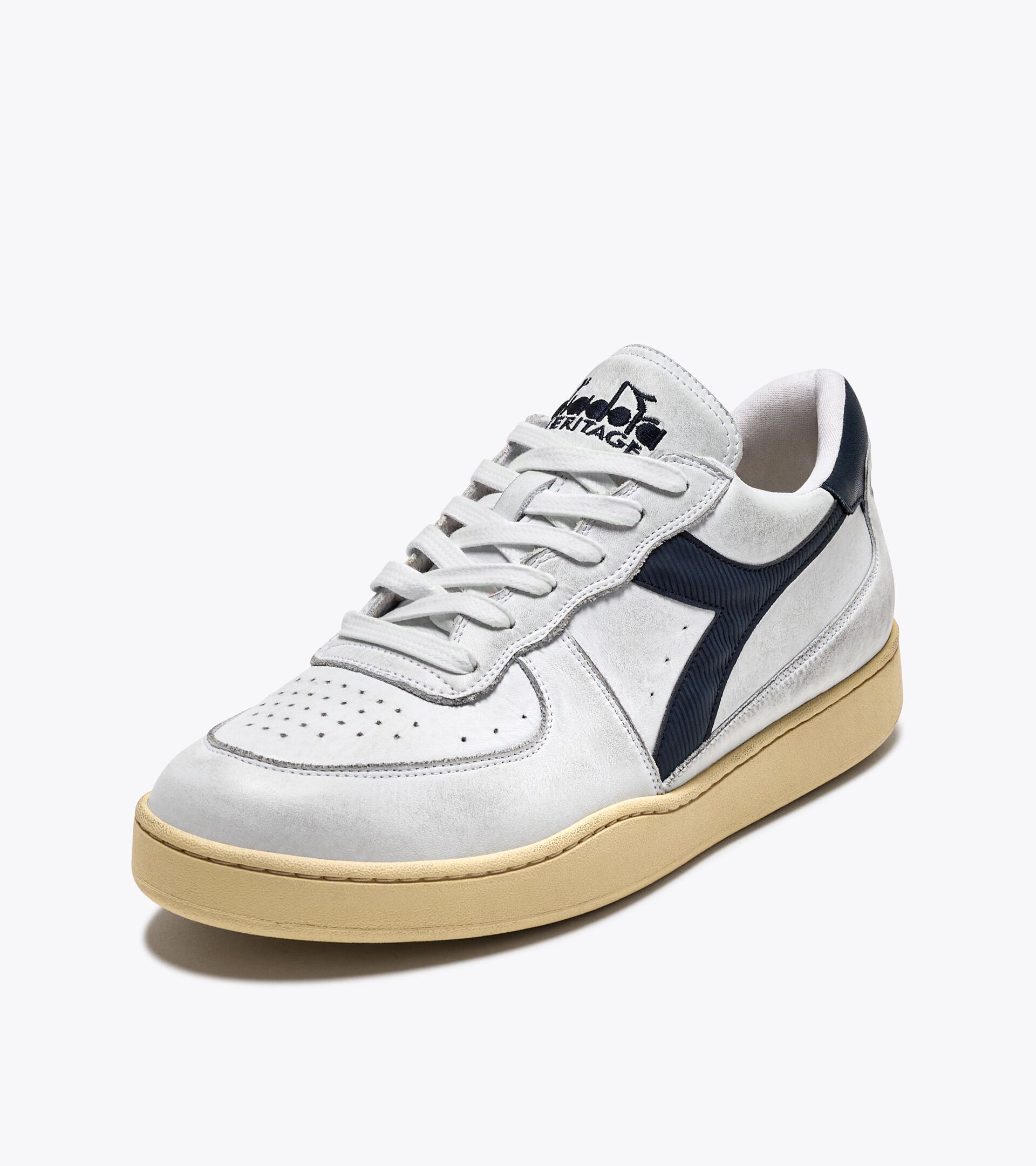 Heritage shoe - Gender Neutral MI BASKET LOW USED WHITE/BLUE DENIM - Diadora