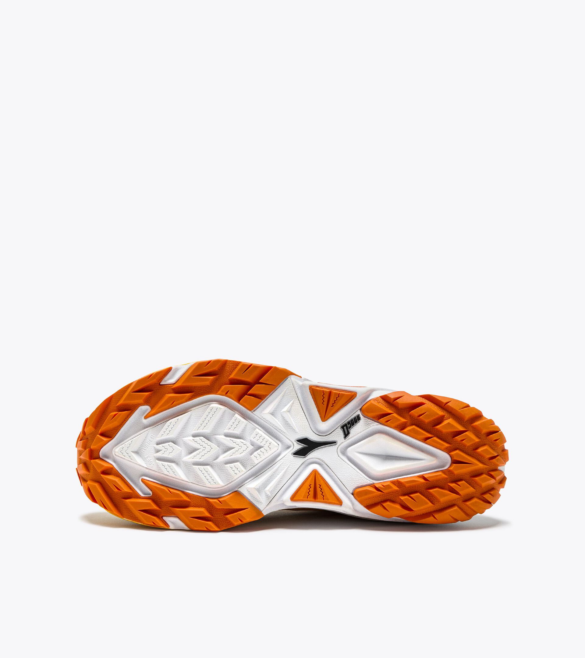 Trail running shoe - All-Gender SESTRIERE-XT 2 YLLW CHROME/EXUBERANCE/BLK - Diadora