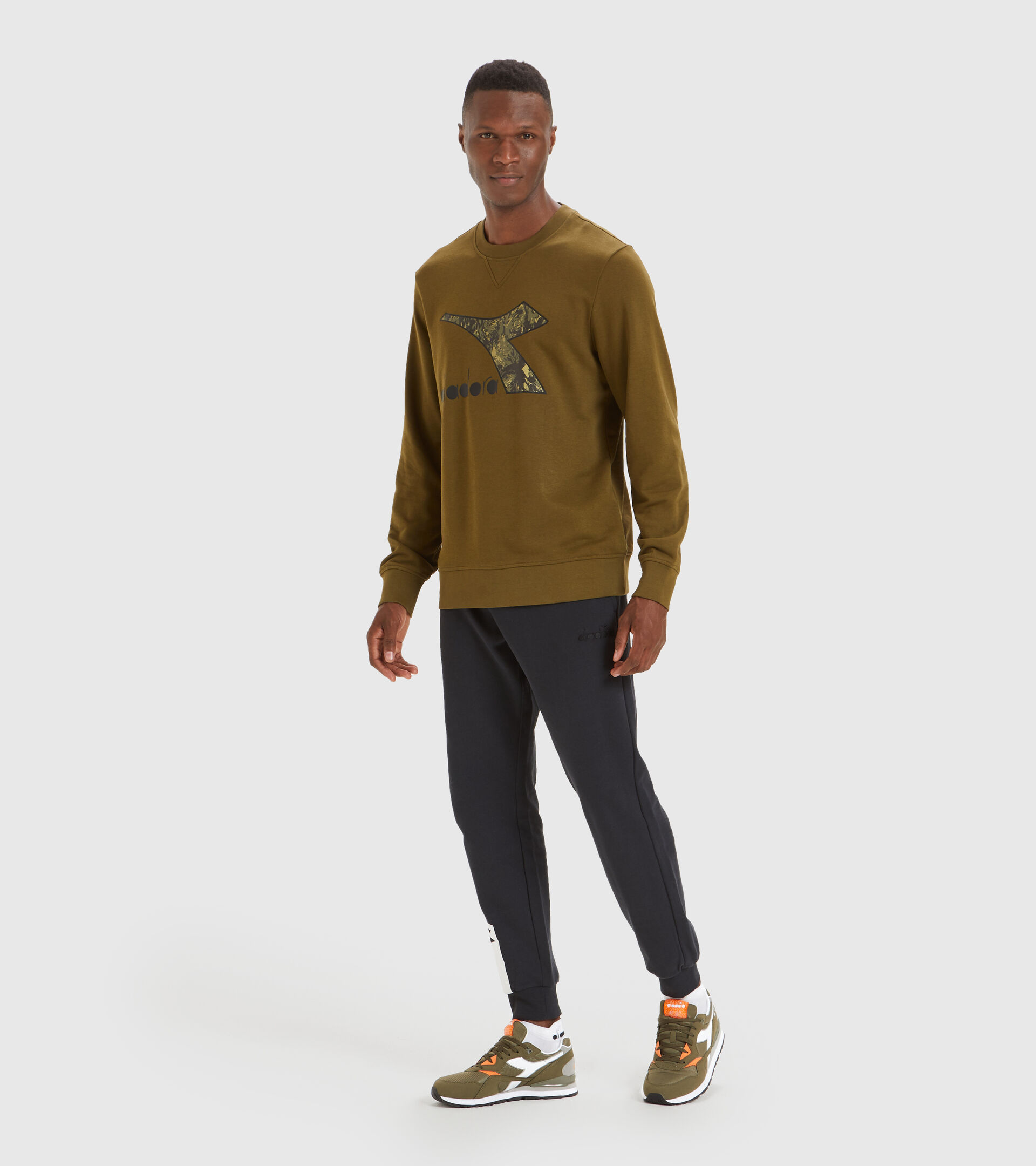 Felpa girocollo - Uomo SWEATSHIRT CREW LOGO CHROMIA VERDE OLIVA. - Diadora
