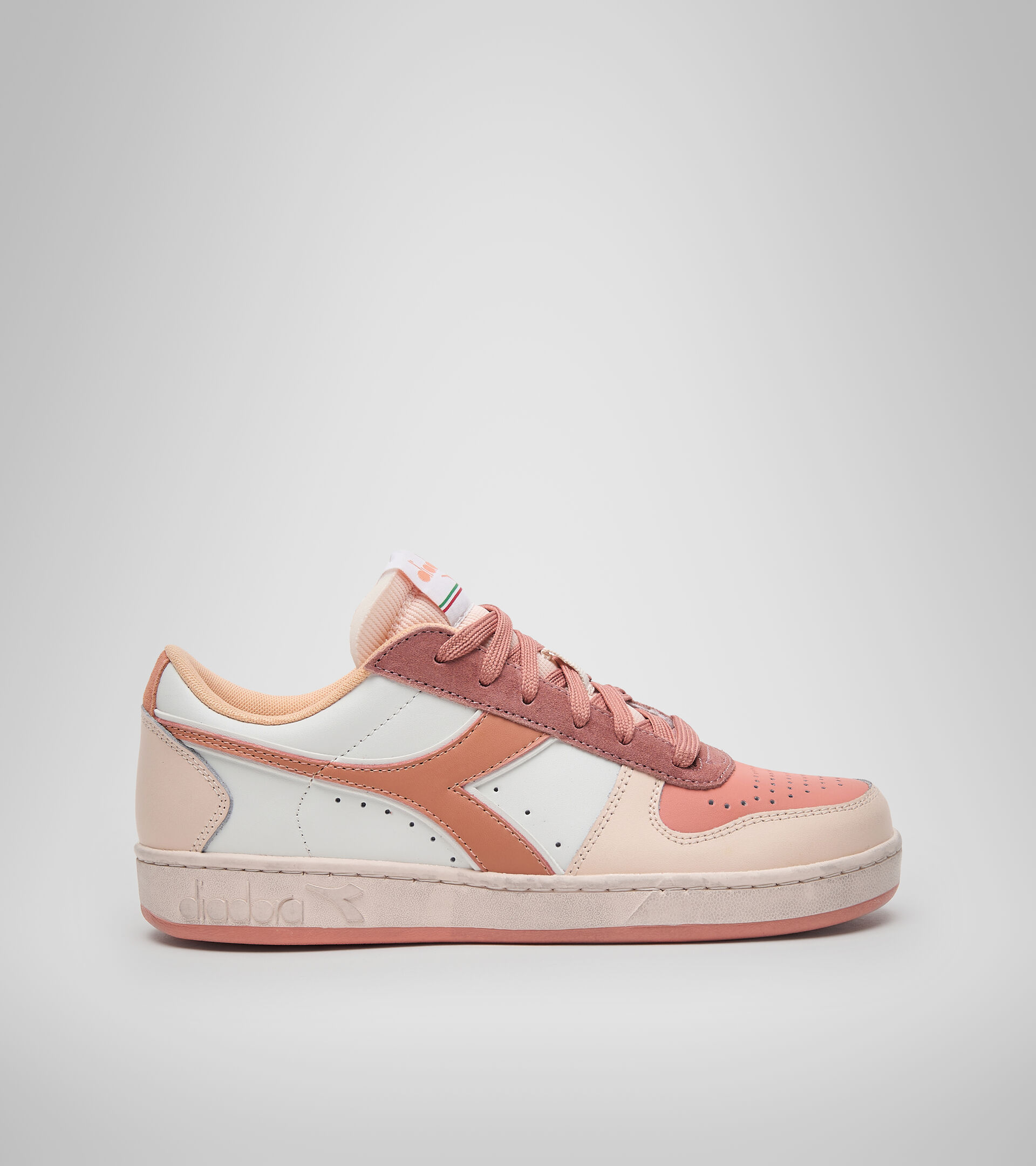 Sports shoes - Women MAGIC BASKET LOW ICONA WN CORAL HAZE/BEACH SAND/BLC DE B - Diadora