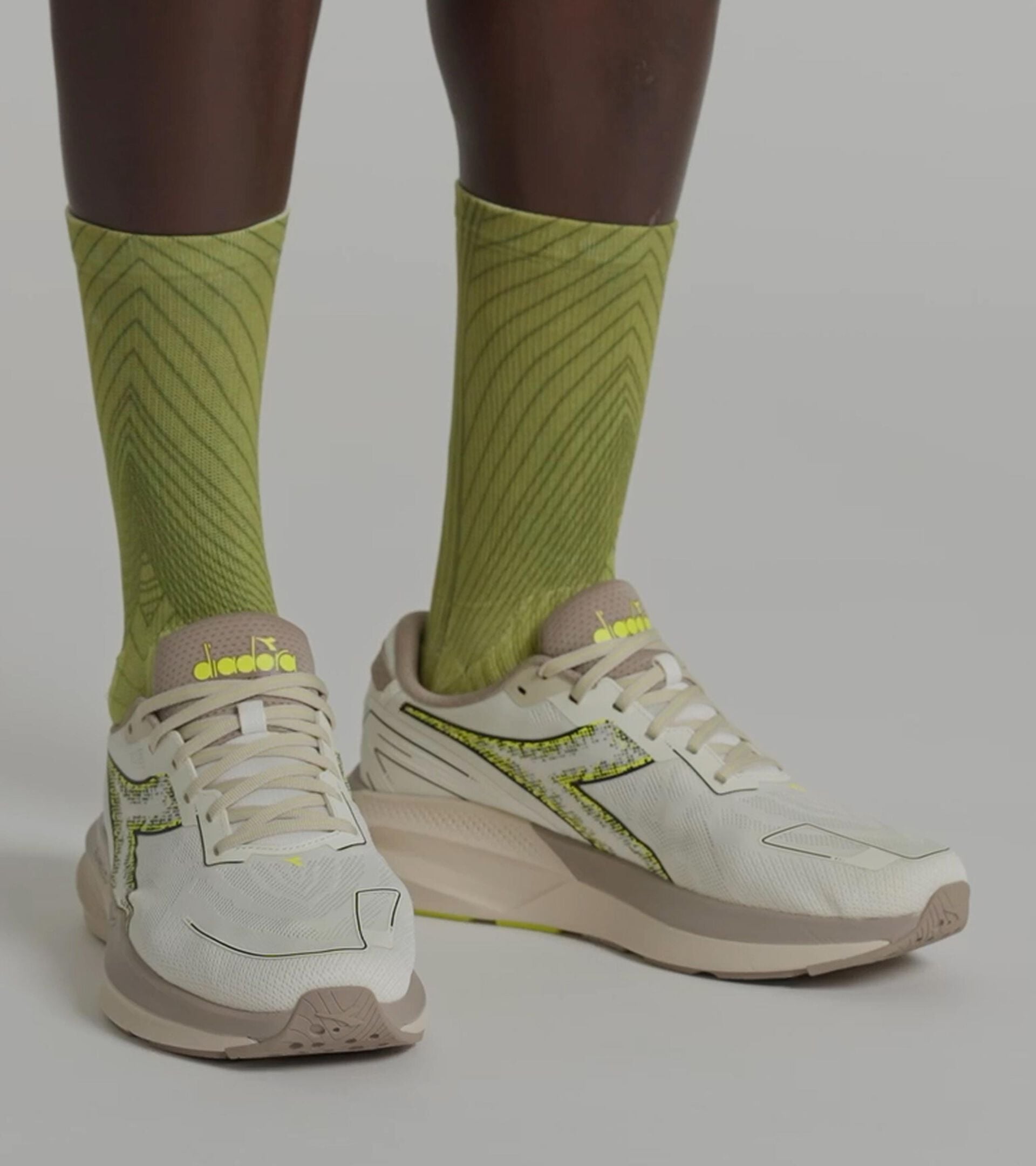 Running shoe - Stability and protection - Men&rsquo;s MYTHOS BLUSHIELD VIGORE V SNOW WHITE /ALMOND MILK - Diadora