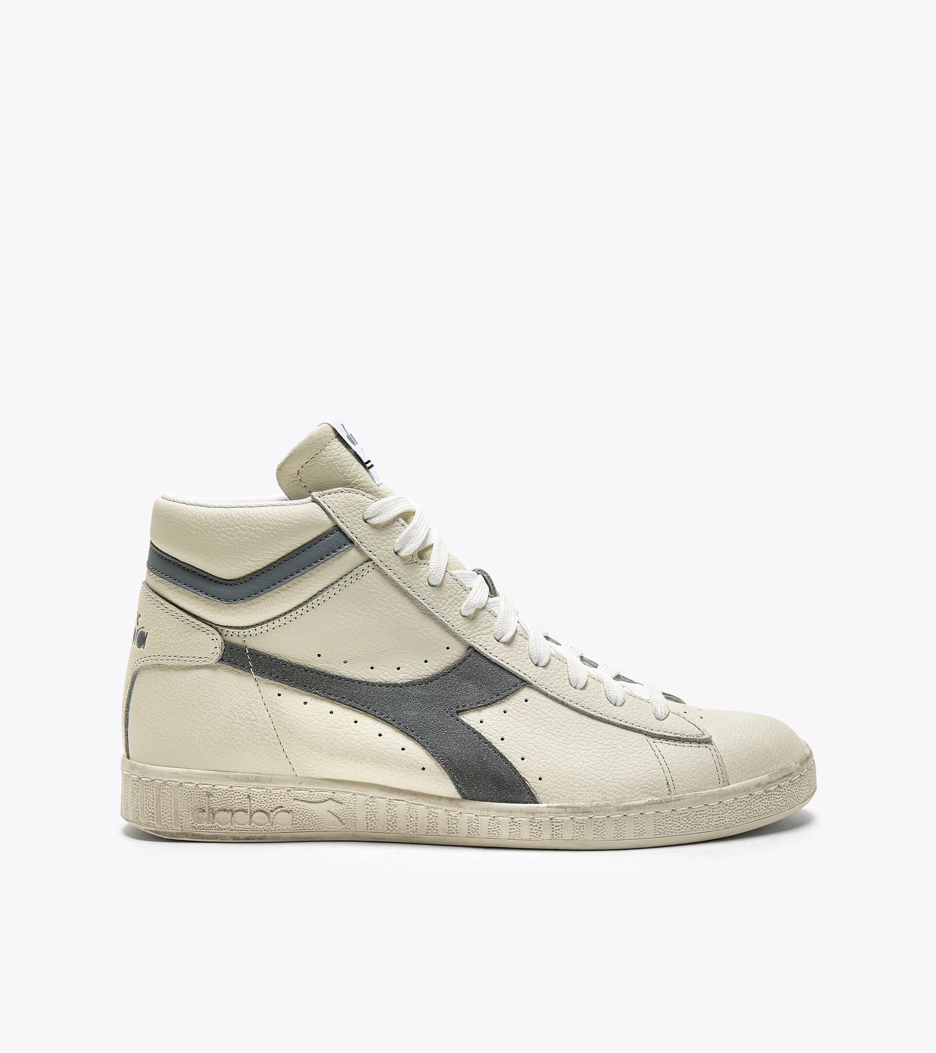 Sporty sneakers - Gender neutral GAME L HIGH WAXED SUEDE POP WHITE/ULTIMATE GRAY - Diadora