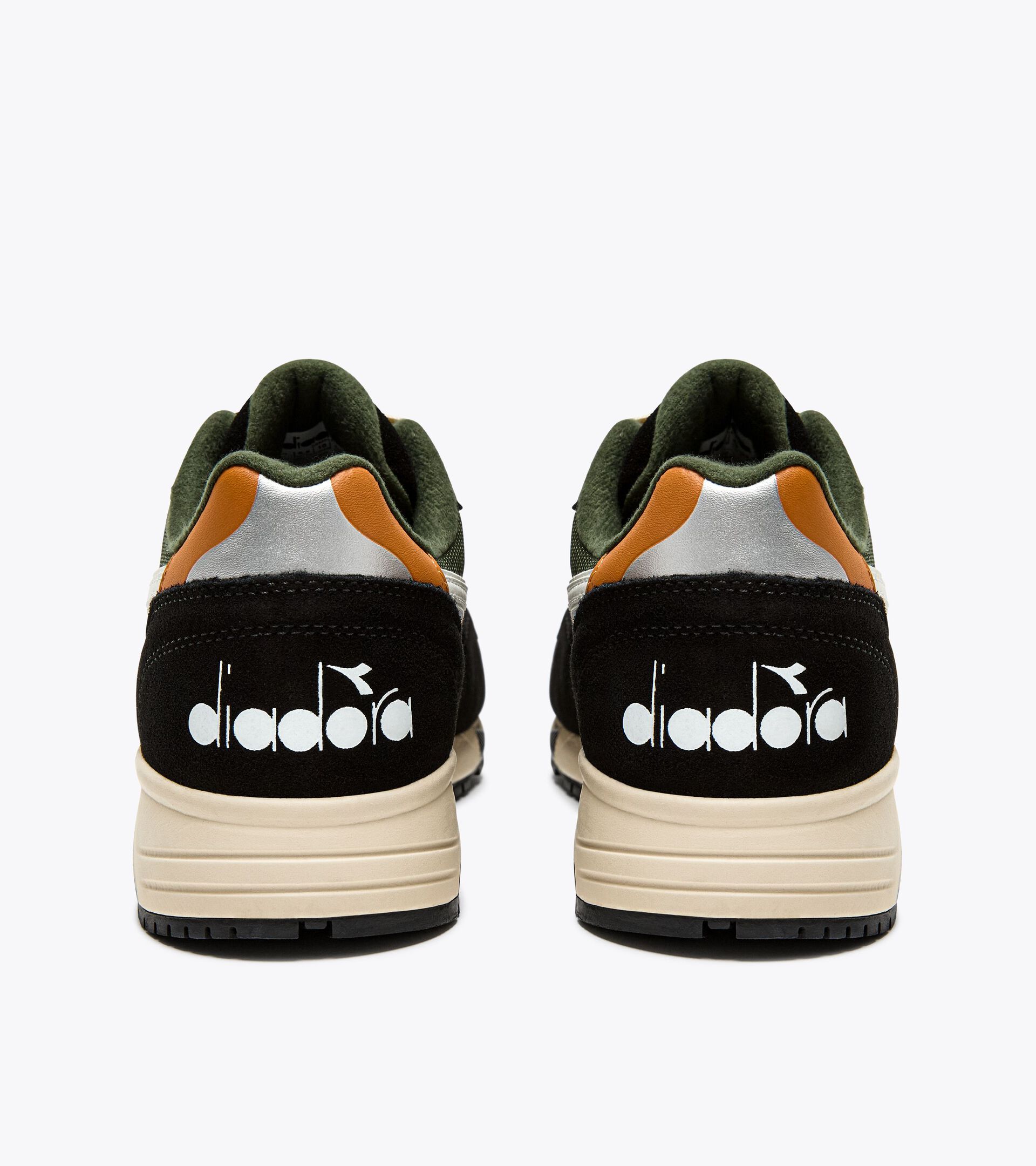 Sporty sneakers - All-Gender N902 KOMBU GREEN/BLACK - Diadora