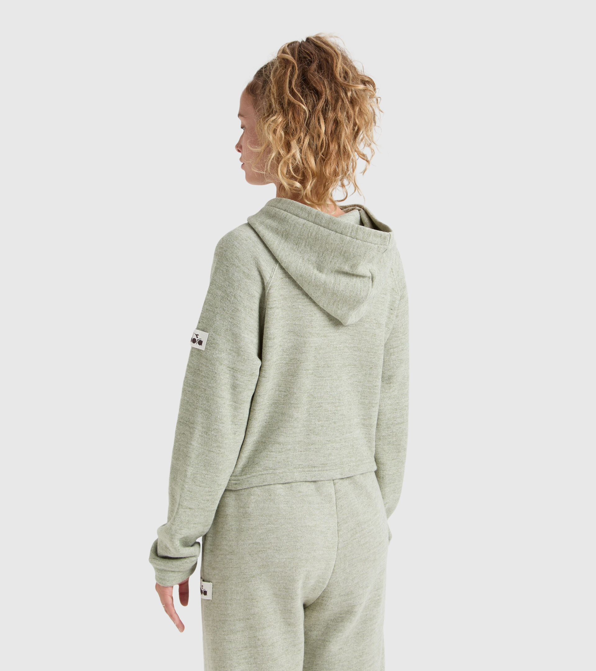 Sudadera deportiva crop con capucha - Mujer L. HOODIE CROP MANIFESTO 2030 MEZCLA VERDE SALVIA DESIERTO - Diadora