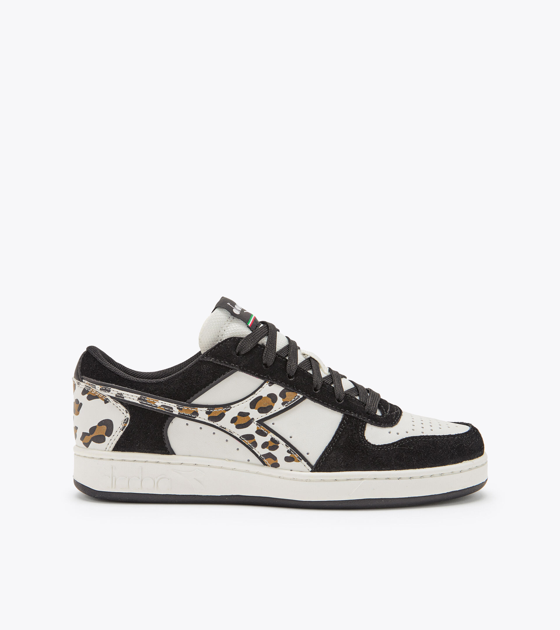 Sports shoes - Women
 MAGIC BASKET LOW PANTHER WN WHITE/BLACK - Diadora