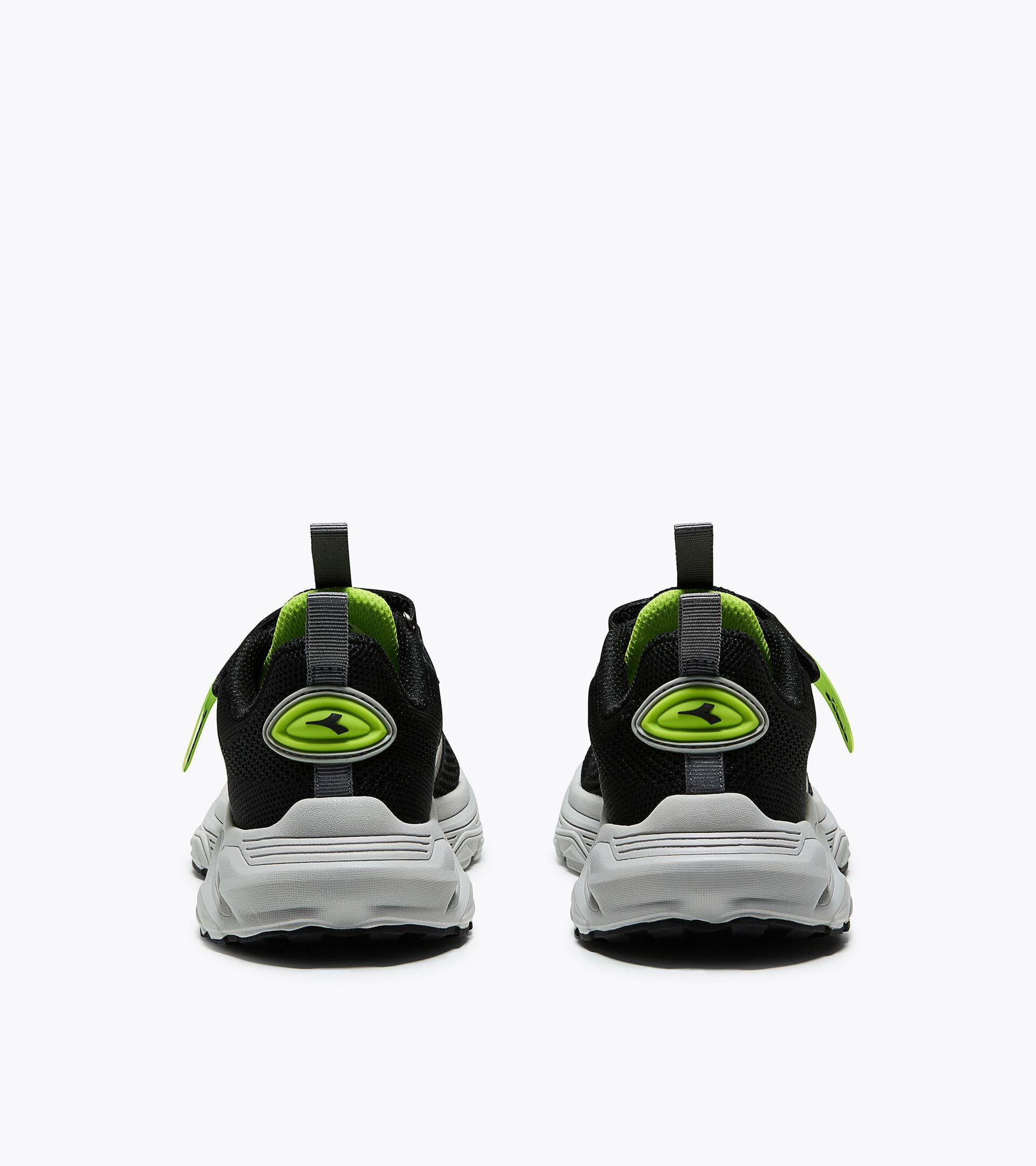 Running shoe - Double lacing system - Junior
 SNIPE 4 JR BLACK/SILVER DD/ACID GREEN - Diadora