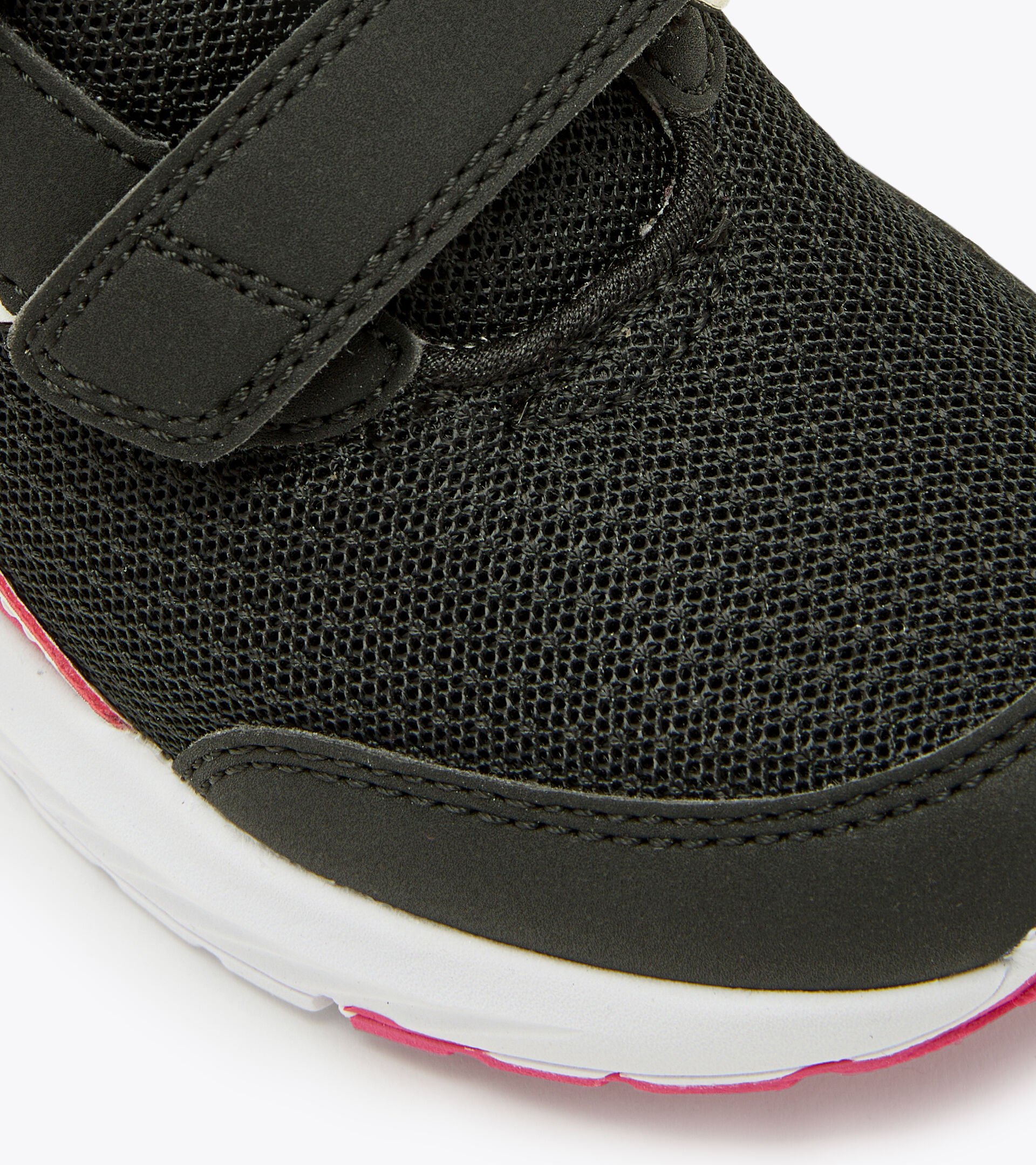Junior running shoes - Gender Neutral FALCON 3 JR V BLACK/PINK YARROW - Diadora