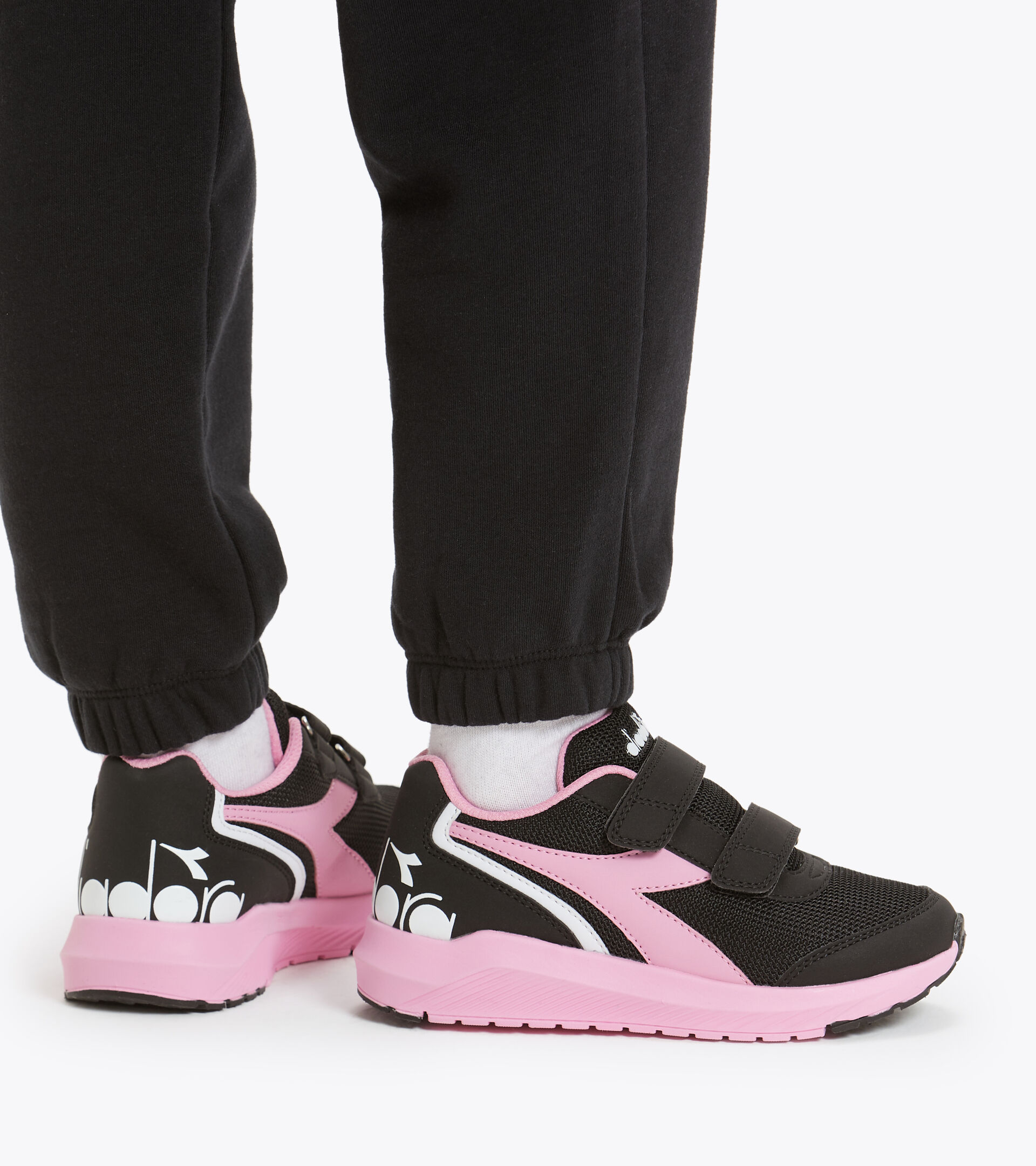 Chaussures de running - Unisexe Enfant FALCON JR V NOIR/BEGONIA ROSE - Diadora