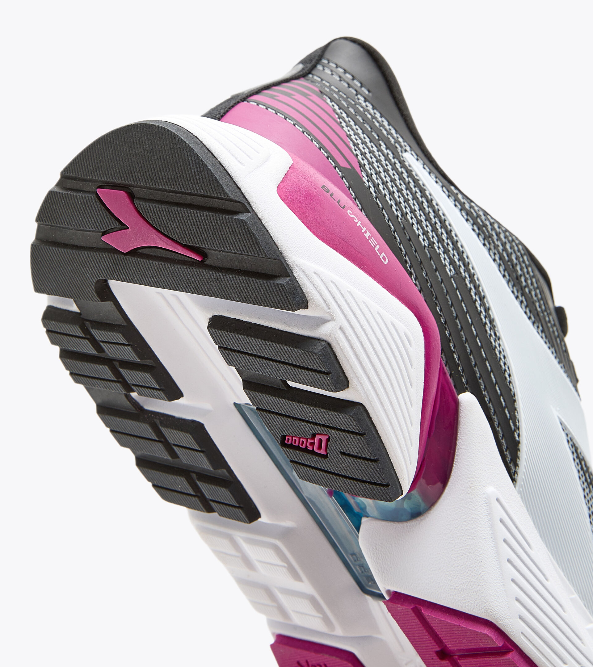 Running shoes - Women MYTHOS BLUSHIELD VIGORE W SILVER DD/BLACK/WHITE - Diadora