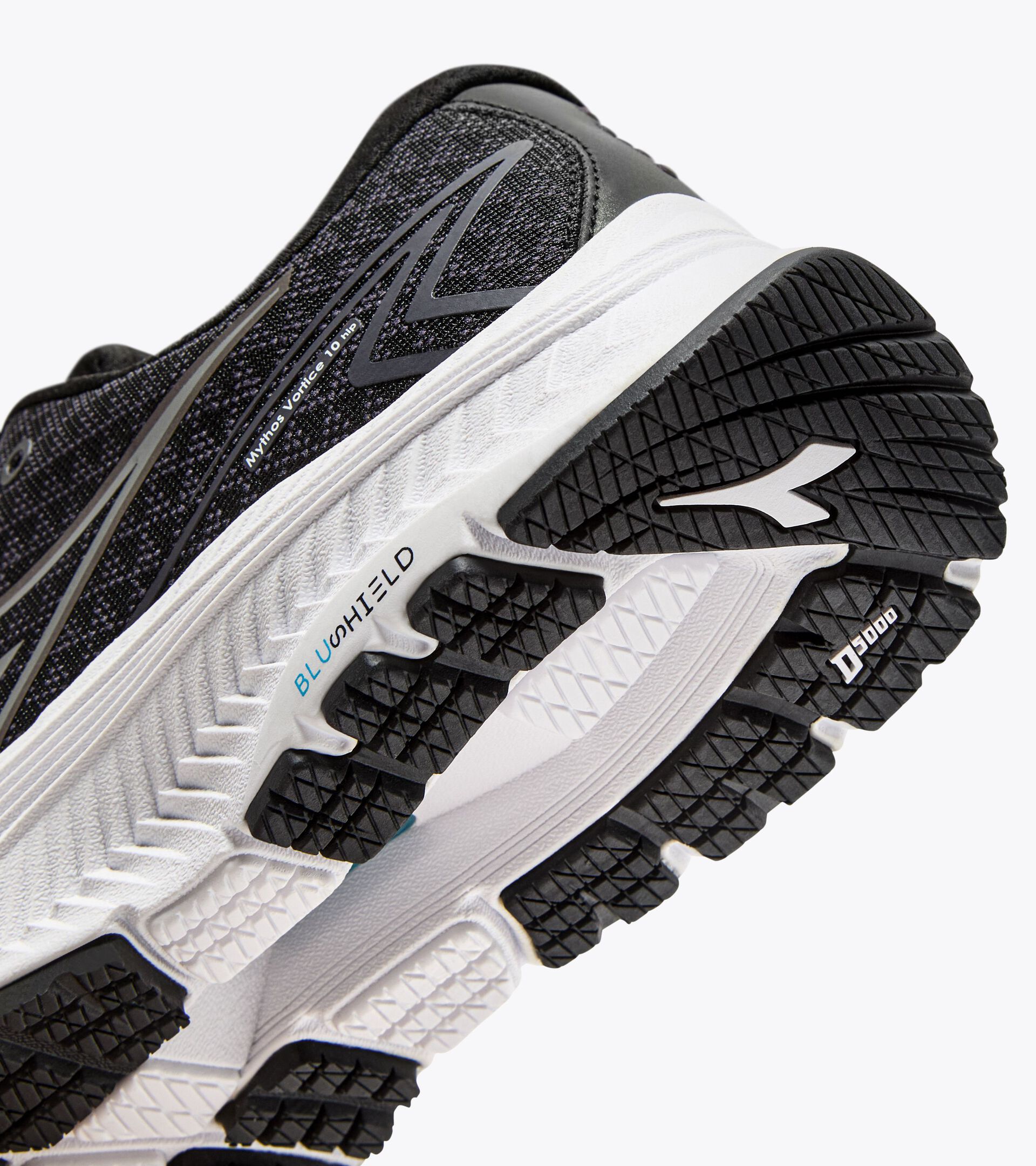 Diadora Scarpe Da Running Mythos Blushield 8 Vortice – Uomo – Nero, Tomaia In Mesh, Ammortizzazione 11 Mm