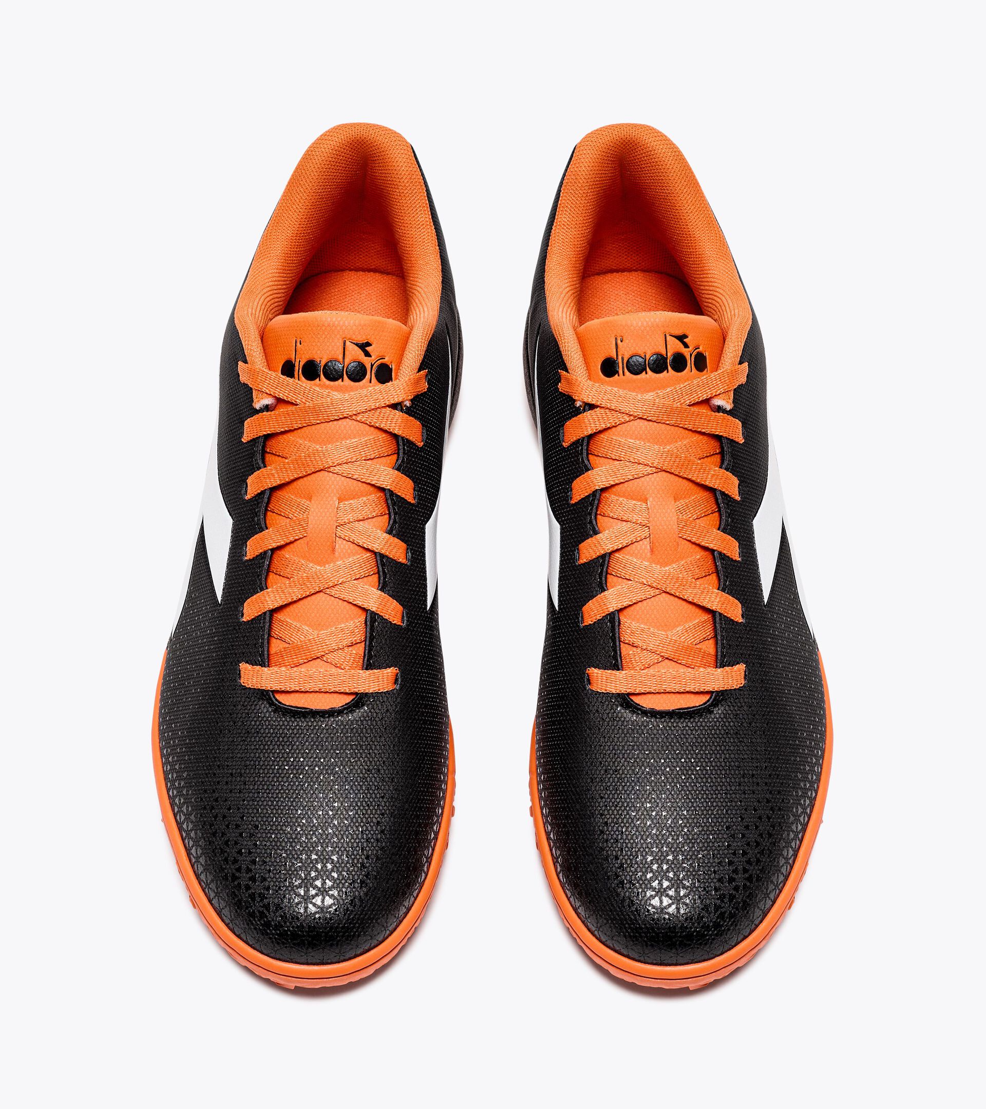 Botas de fútbol sala para terrenos duros y césped artificial PICHICHI 6 TFR NEGRO/BLANCO/NARANJA - Diadora