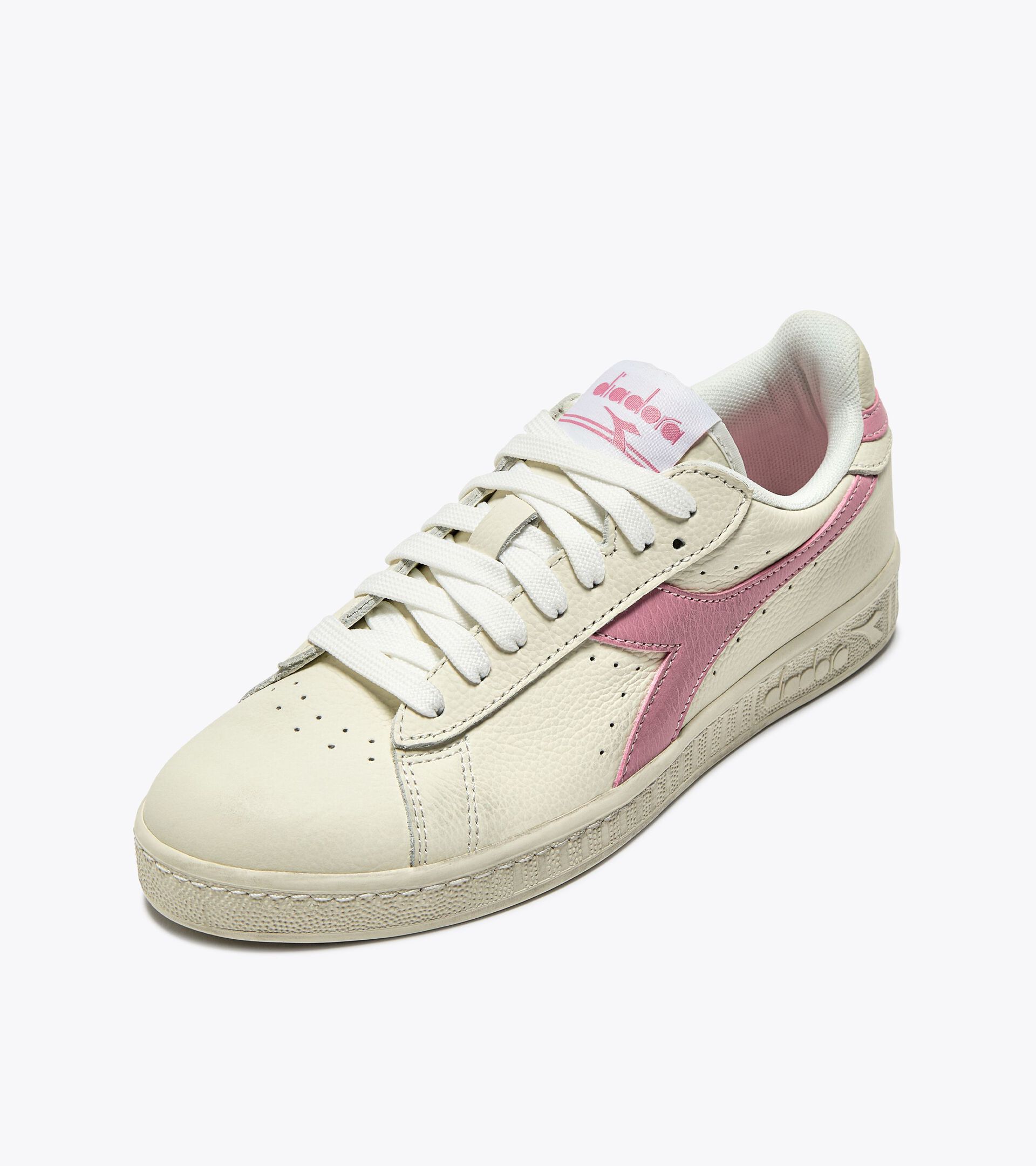 Sporty sneakers - All-Gender GAME L LOW WAXED PINK BLUSH - Diadora