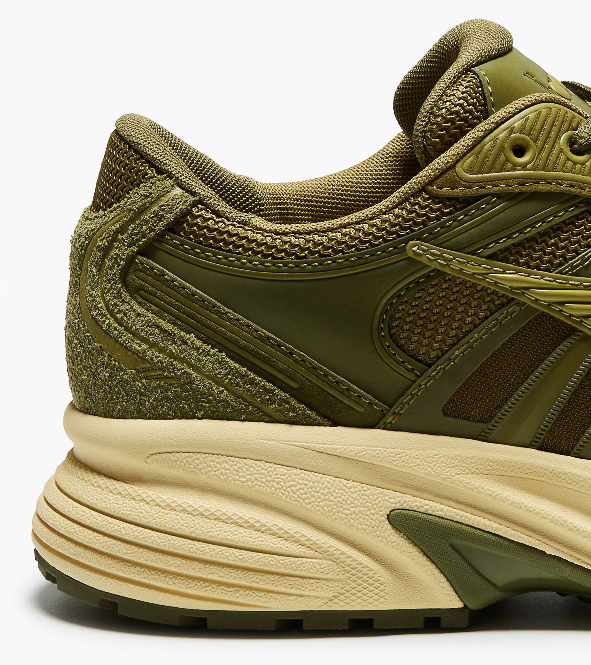 Zapatilla deportiva - Para todos los g&eacute;neros MYTHOS STAR VERDE OLIVA (70415) - Diadora