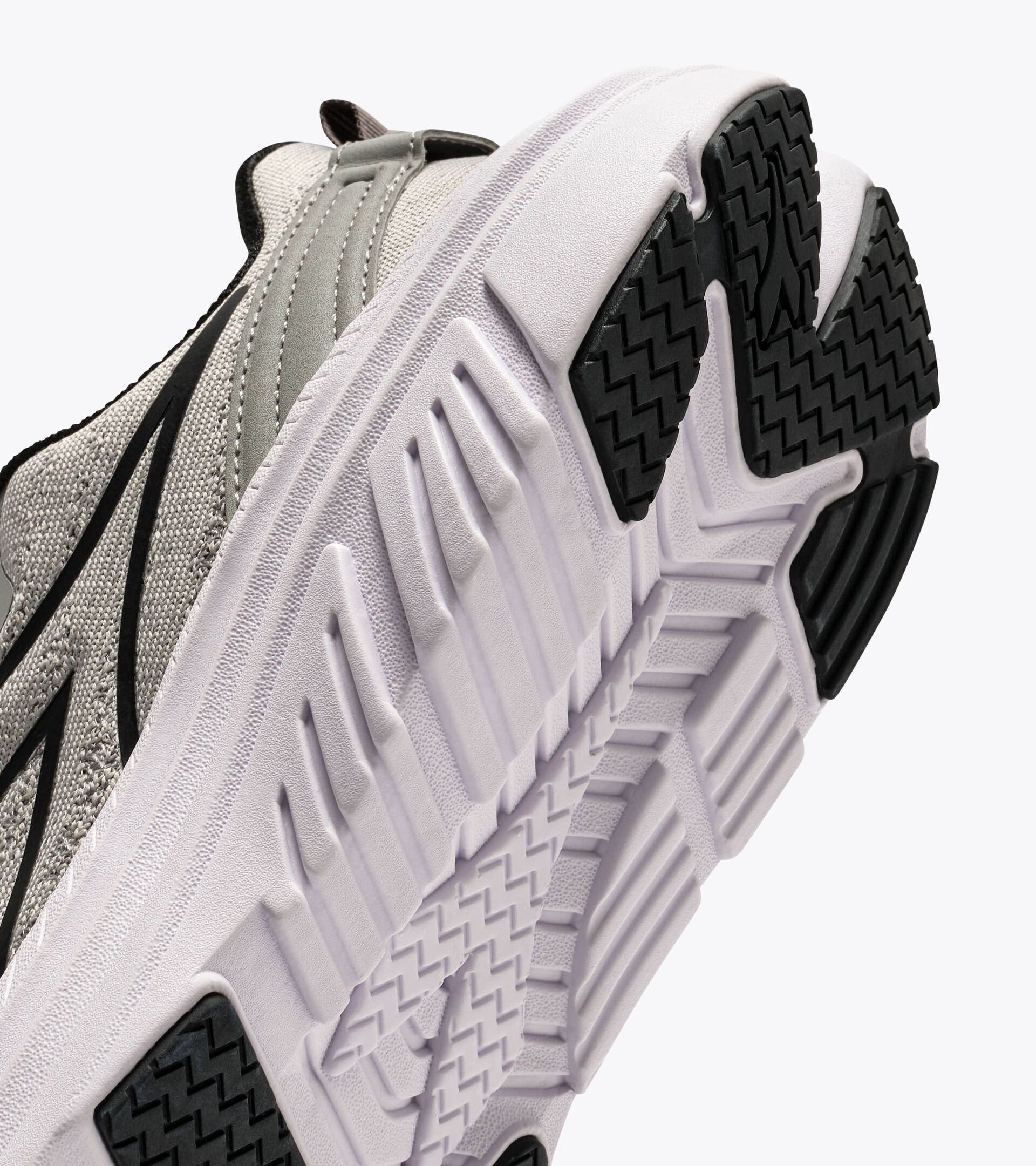 Chaussure de marche - Homme
 PASSO 6 ARGENTO DD/NERO - Diadora