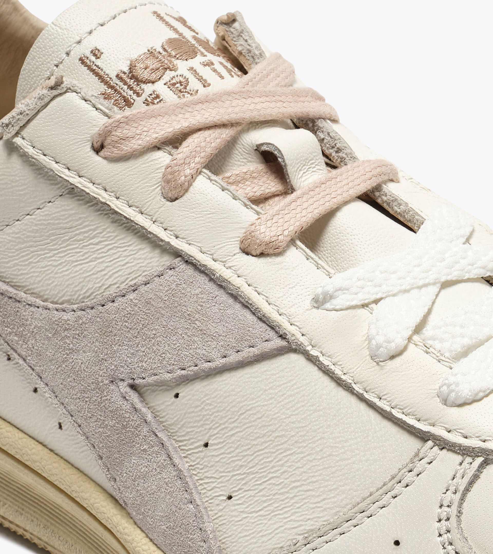 Heritage leather sneaker - All-gender
 B.ELITE X-STITCH WN WHITE/FROSTED ALMOND - Diadora